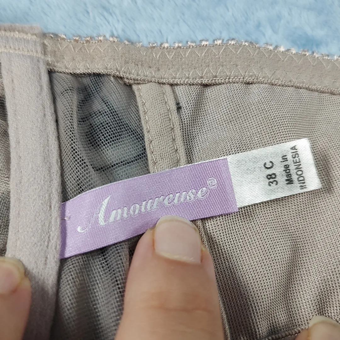 Amoureuse Embroidered Front-Close Underwire 38C Bra image indicator(7)