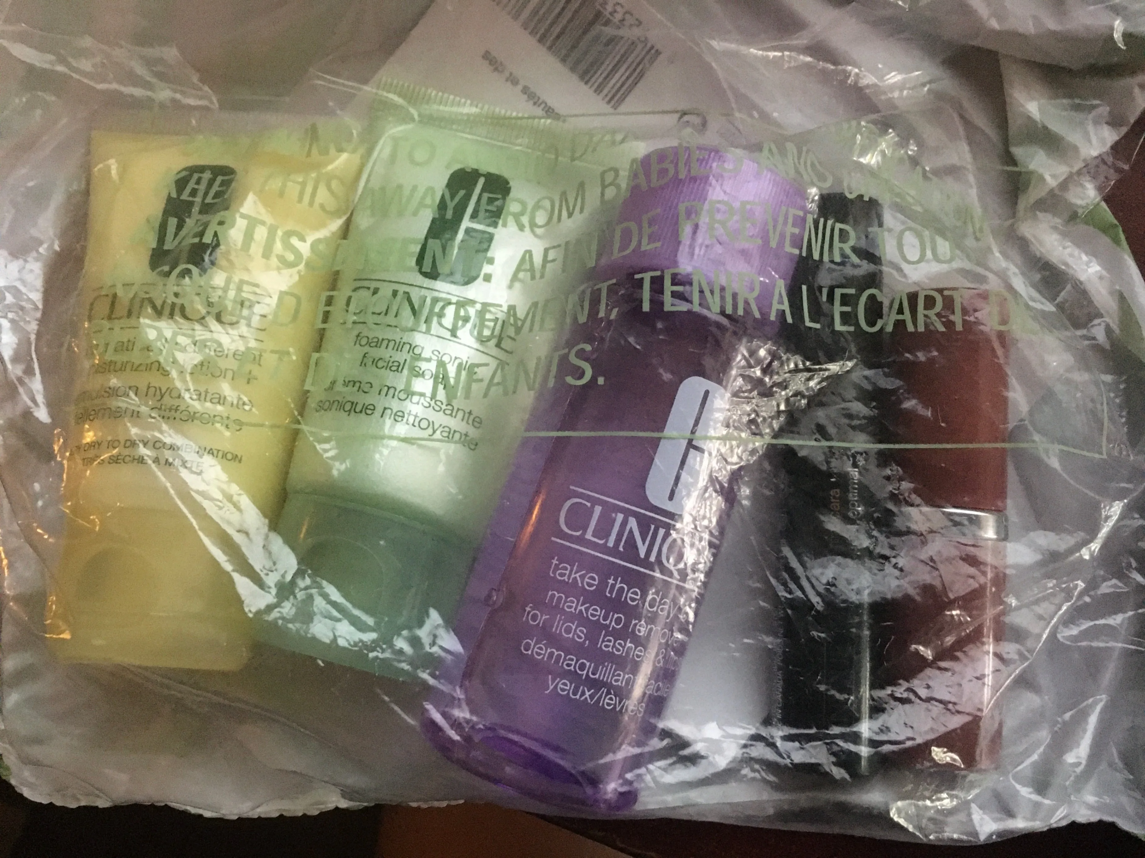 Clinique Travel Size Set with Bag image indicator(2)