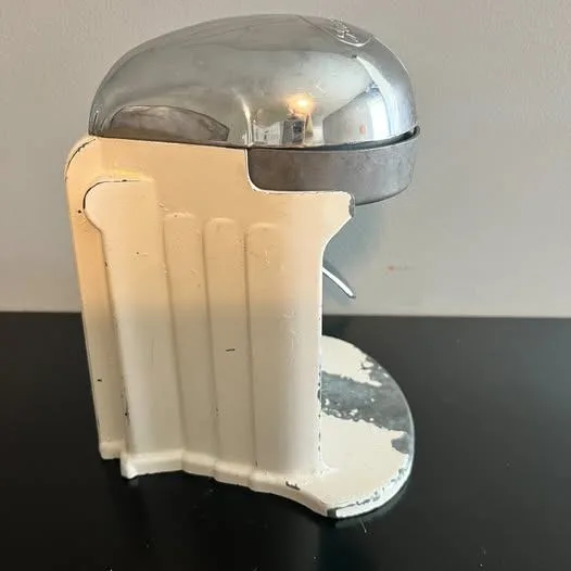 Collector Vintage 1940's Juice O-Mat Metal Citrus Juicer image indicator(3)