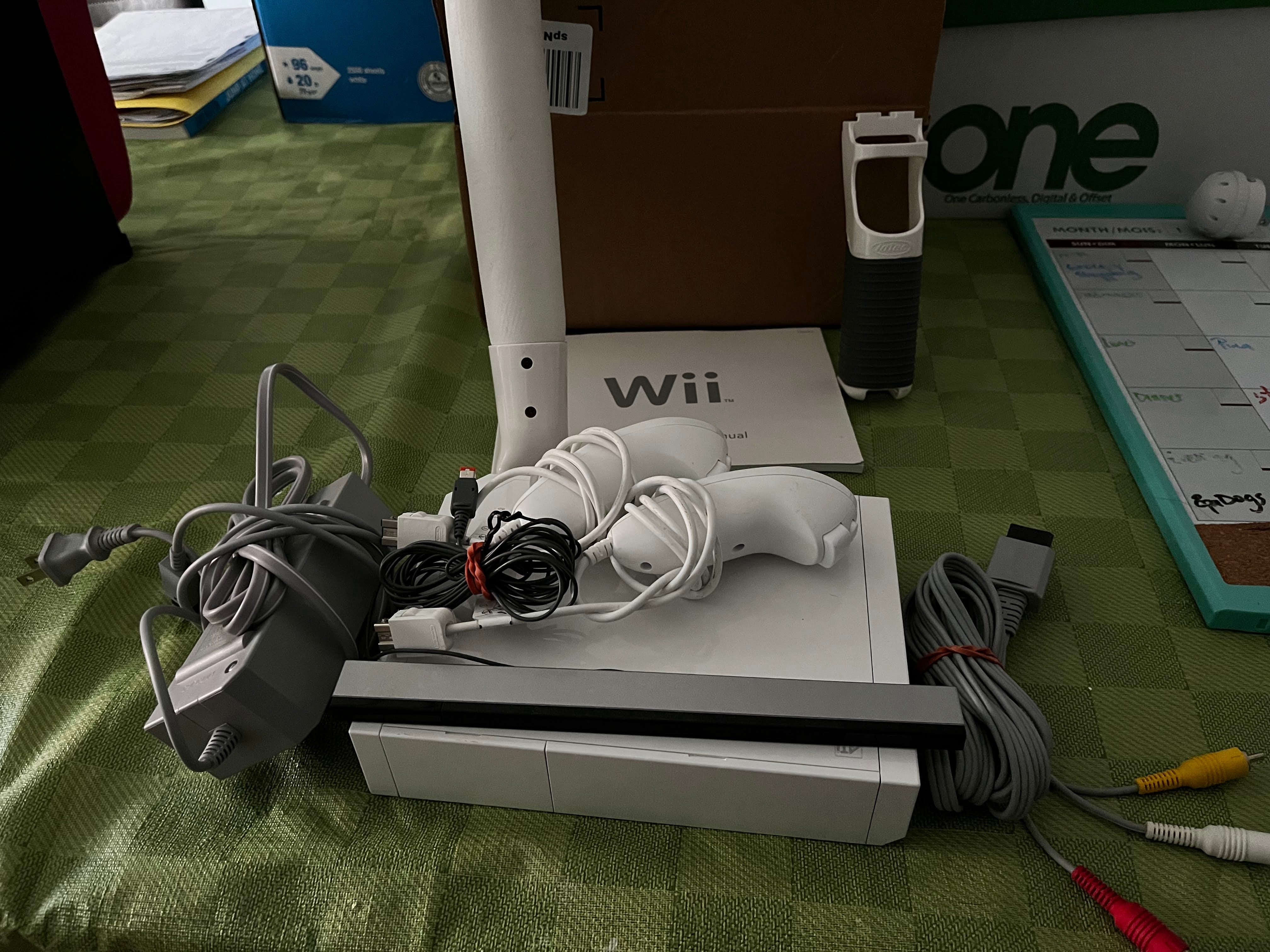 Wii Console with 2xnunchucks