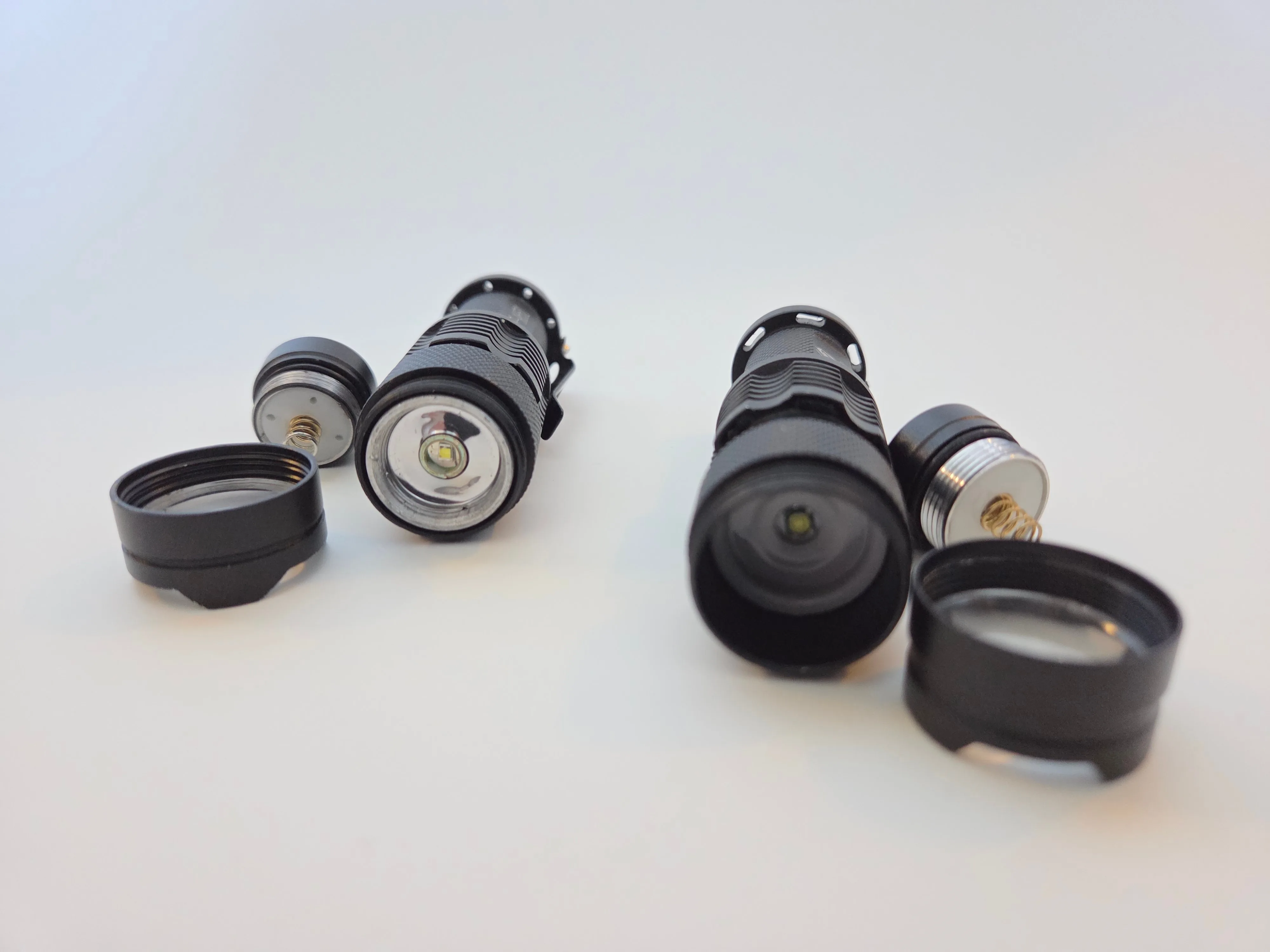 2x Compact Zoomable LED Flashlights Q5 Set image indicator(10)