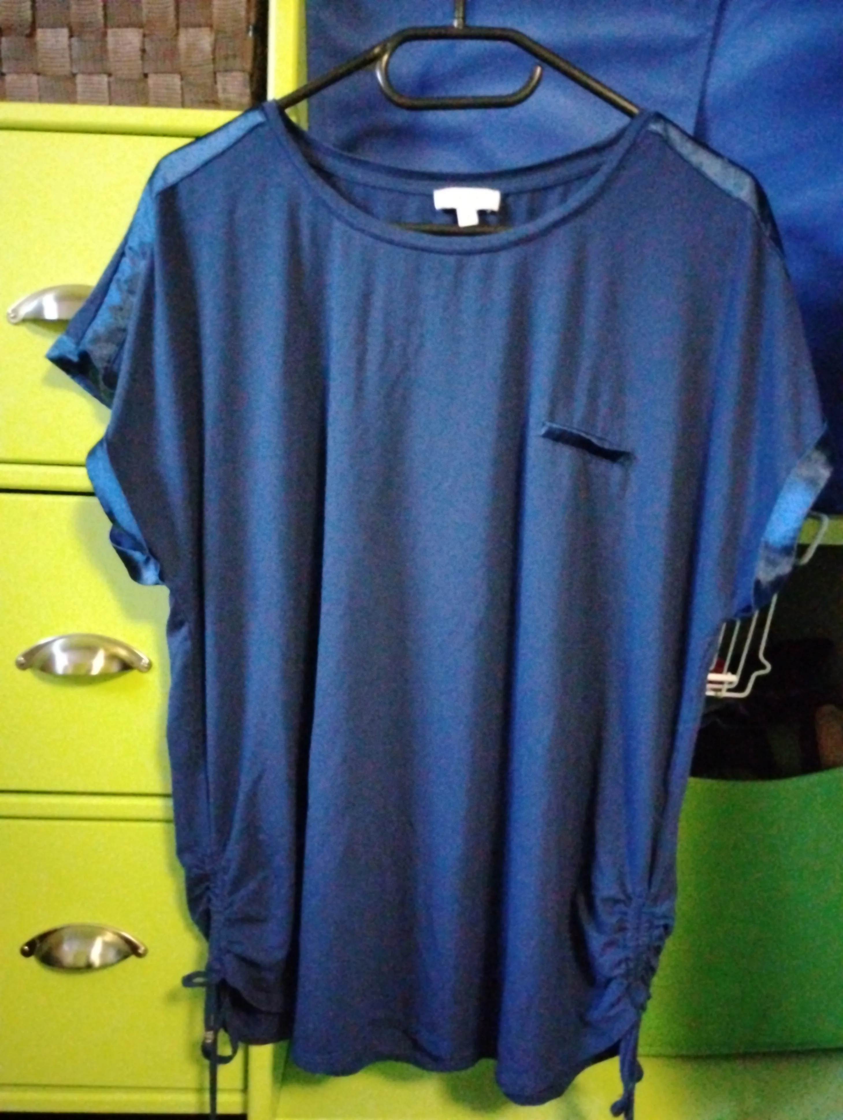 Laura Plus Women’s Fashion T-Shirt — 1X (Good Condition) thumbnail