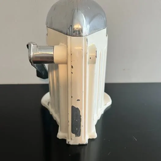 Collector Vintage 1940's Juice O-Mat Metal Citrus Juicer image indicator(2)