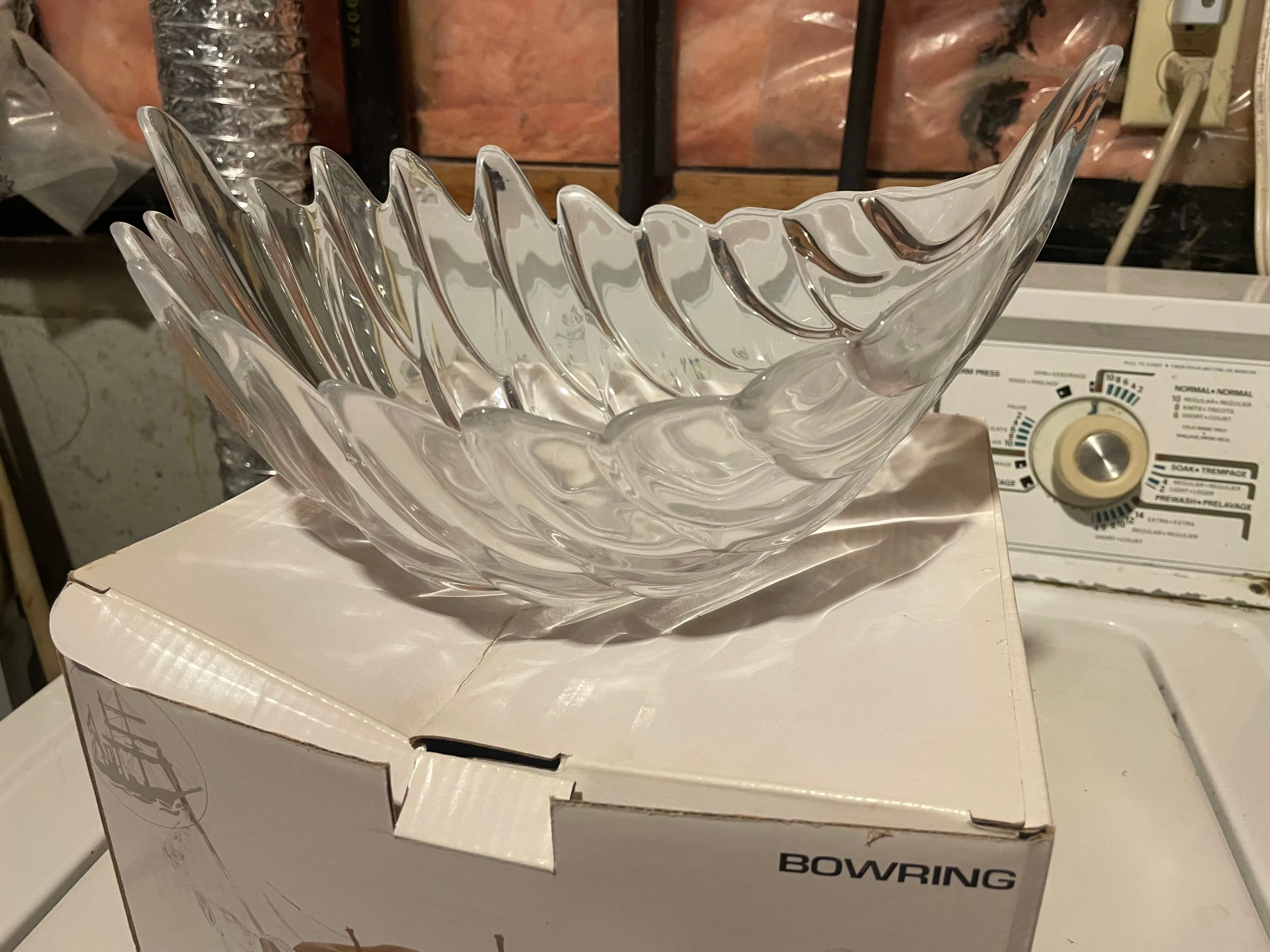 Vintage Bowring 12 inch leaf bowl
