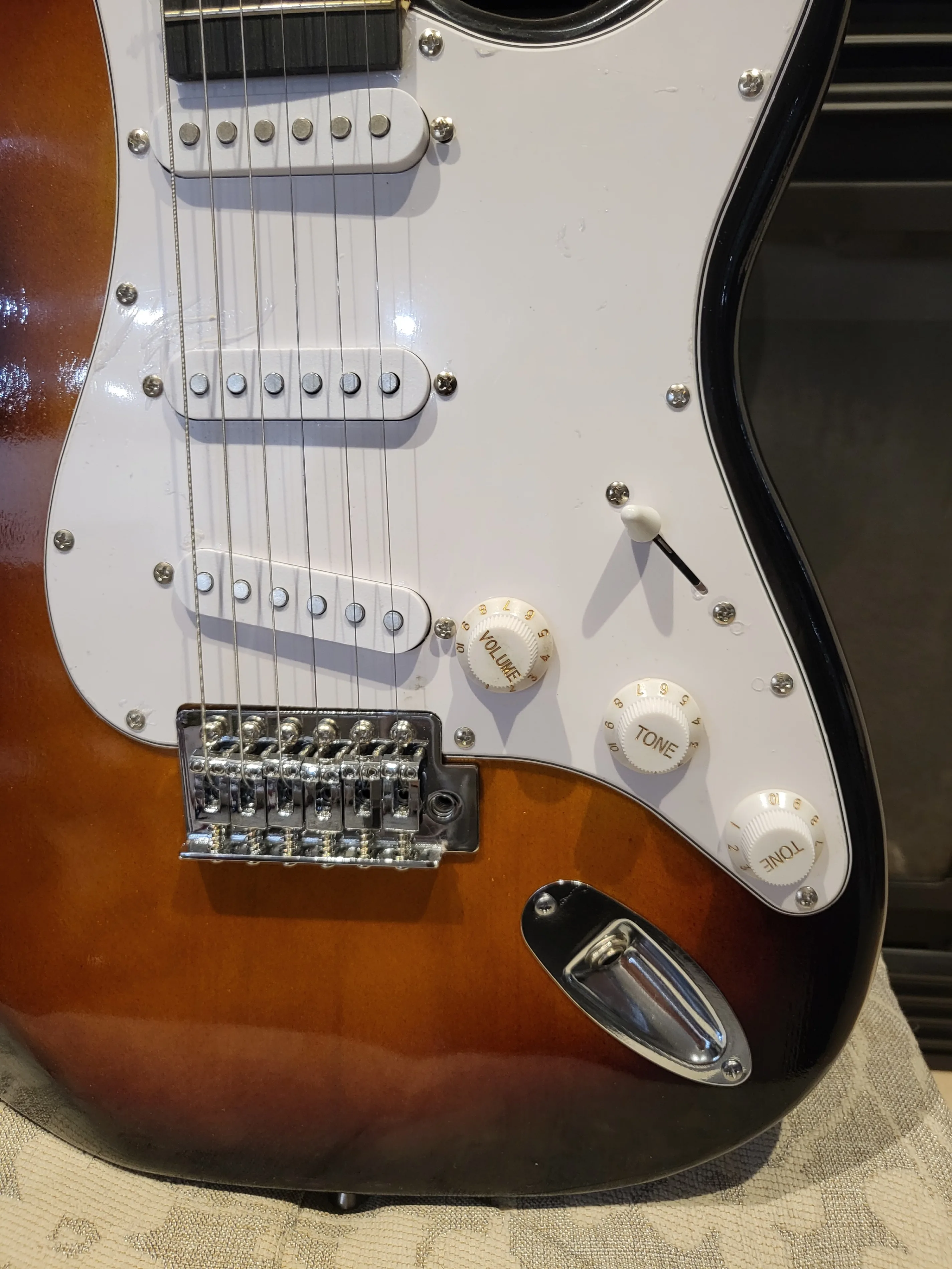 🎸 Ready to Play! NEW Full-Size Electric Guitar - Starter Ready 🎸 image indicator(4)