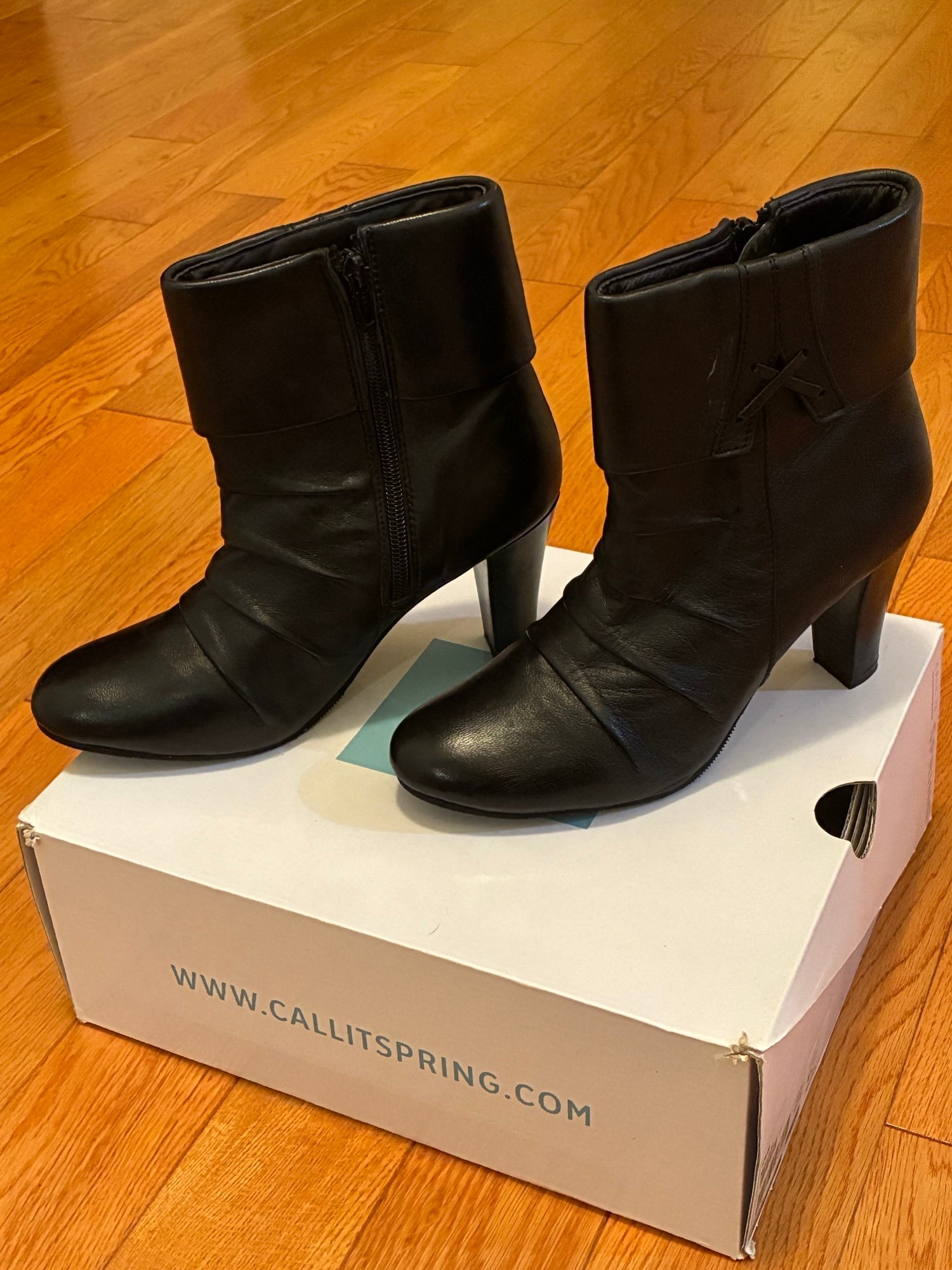Women's Ankle Boots: Call It Spring - size 6, black, like new - photo 2