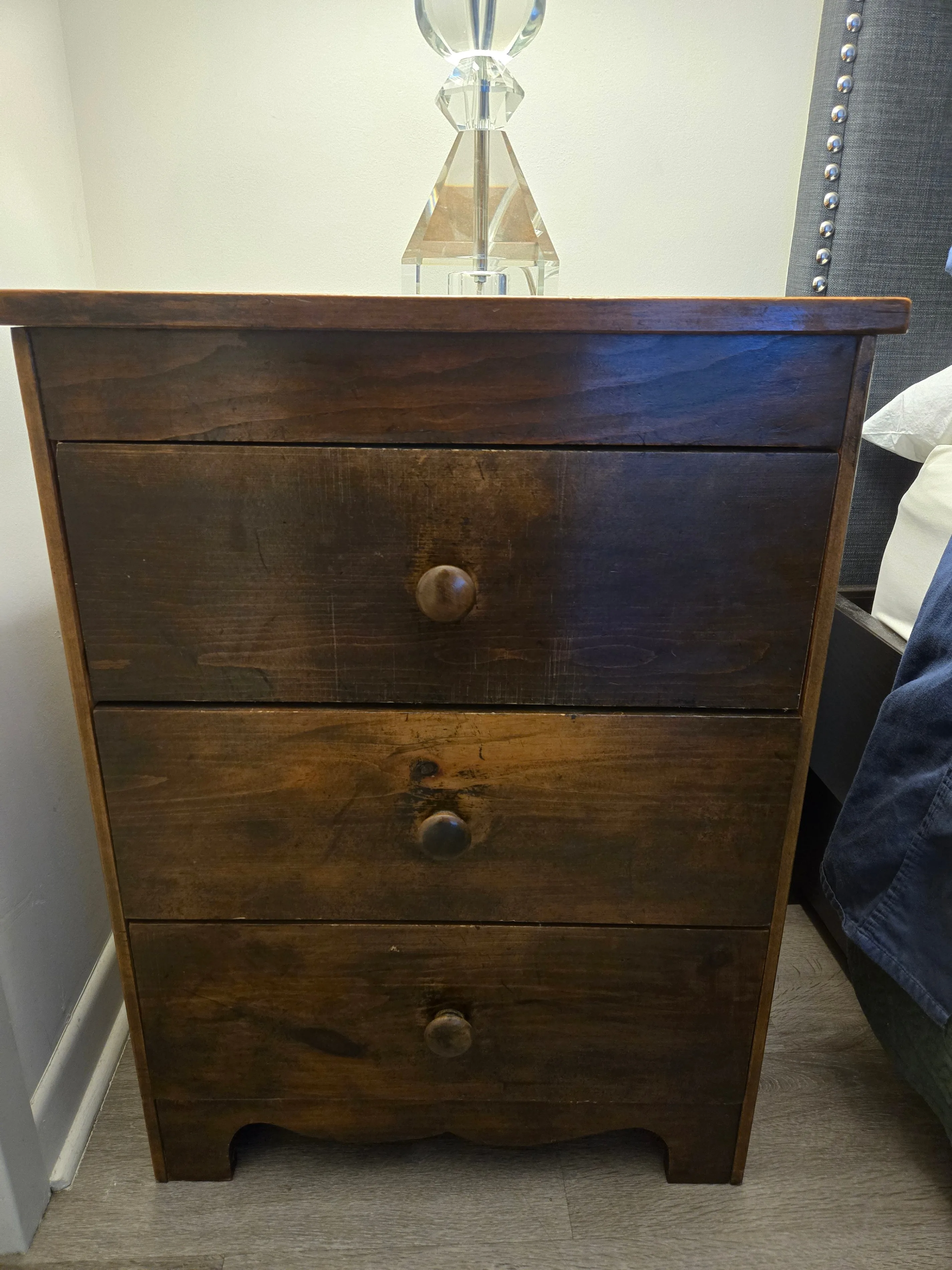 Set of 2 Vintage-Style Bedside Tables – Dark Wood, 3 Drawers