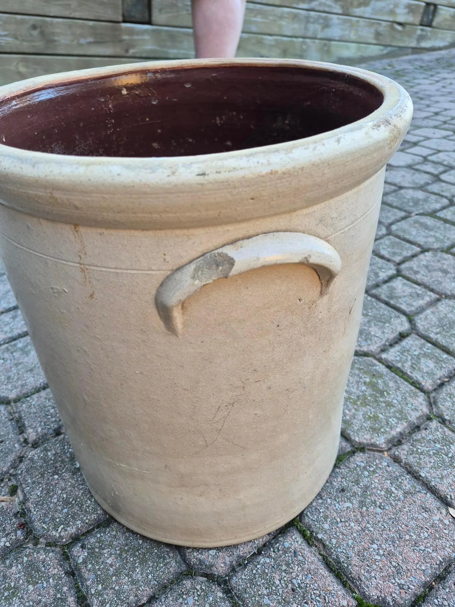 Vintage 6 Gallon Crock image indicator(4)