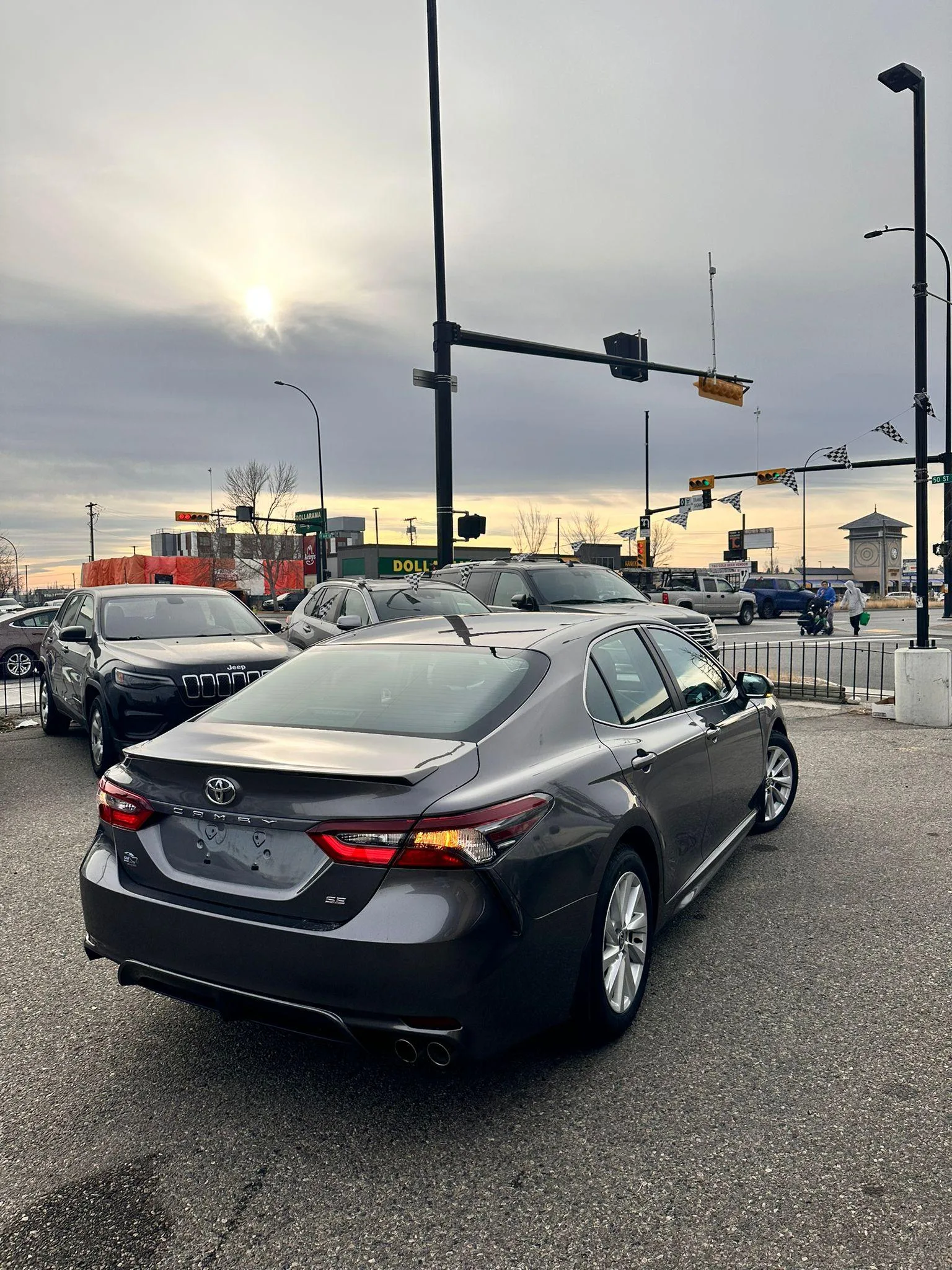 Toyota Camry SE image indicator(3)