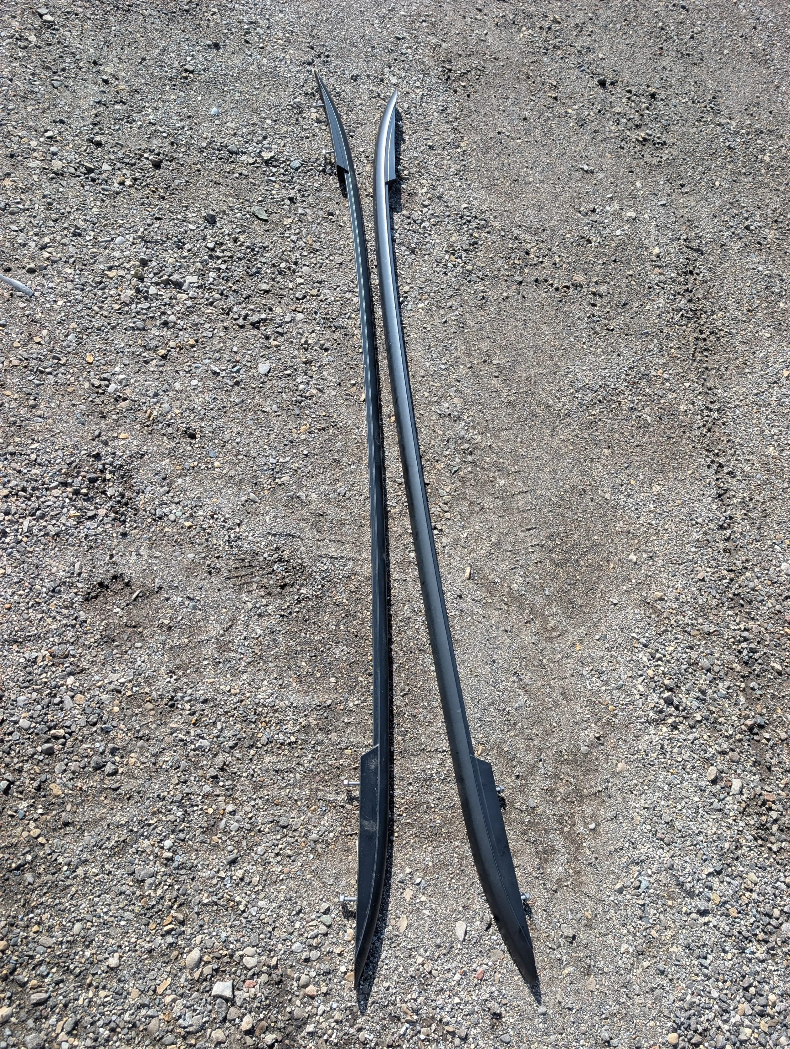 VOLKSWAGEN GOLF  MK7 Pair Of Black Roof Rails Top image indicator(2)