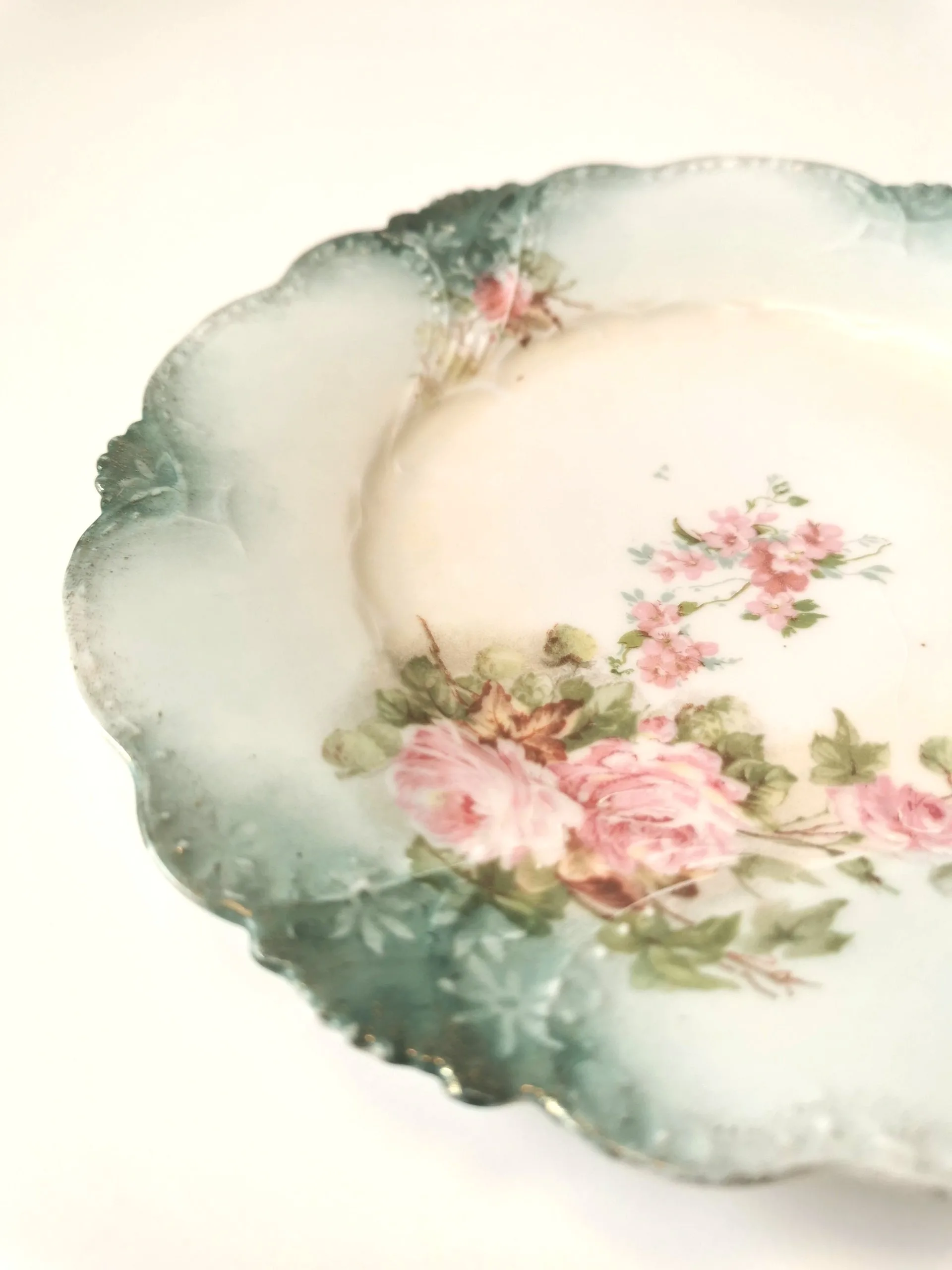 Antique Plate Scalloped Edge Gold Trim Porcelain Circa 20s image indicator(2)