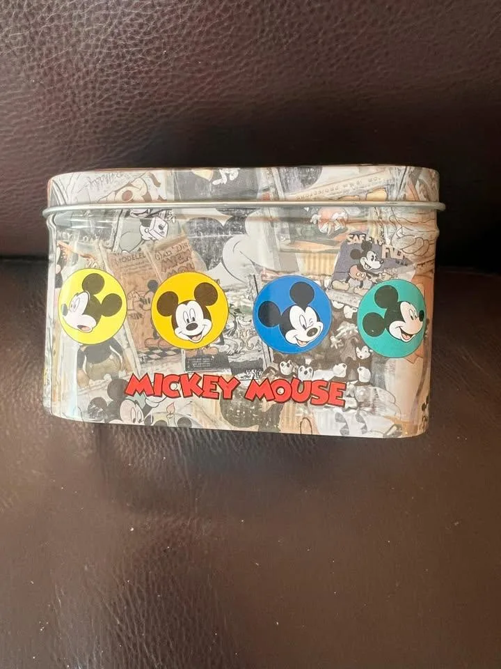 2004 Disney Friends for 70 Years Watch in Tin BNIB image indicator(2)