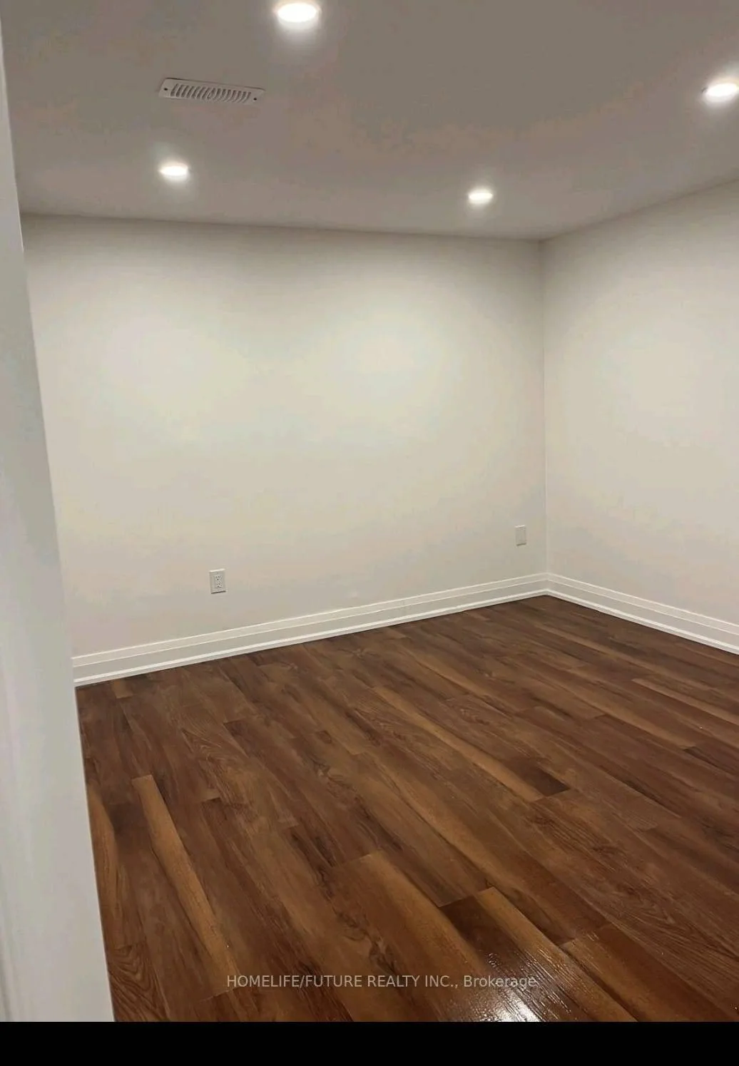 Stunning 2-Bed Basement with Private Entrance image indicator(3)