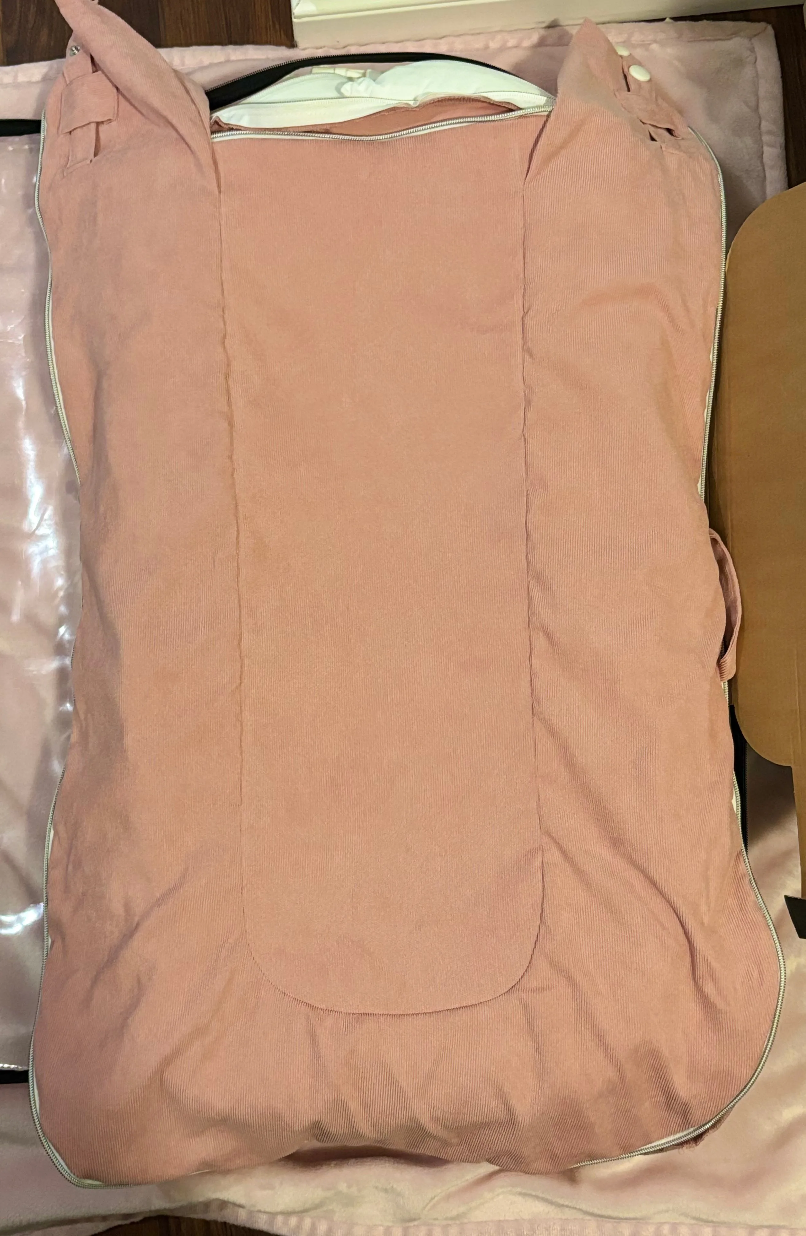 White Deluxe+ DockATot w Pink Cover  — GREAT condition image indicator(3)