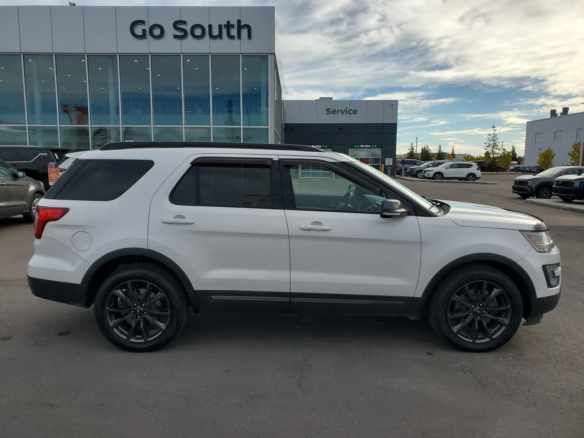 2017 Ford Explorer XLT - photo 2
