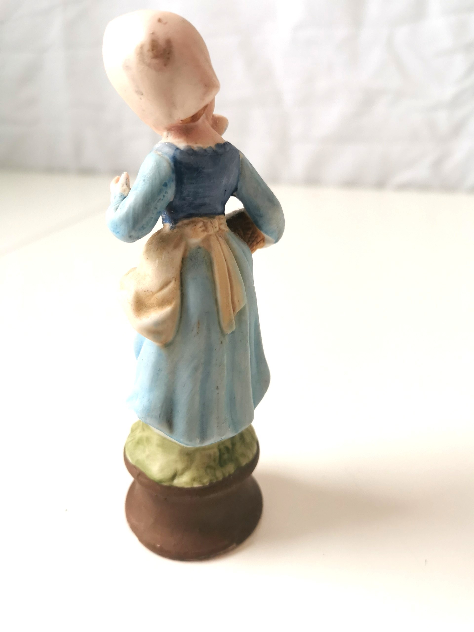 Vintage porcelain Ardalt Girl carrying Basket of Grapes 8" - photo 5
