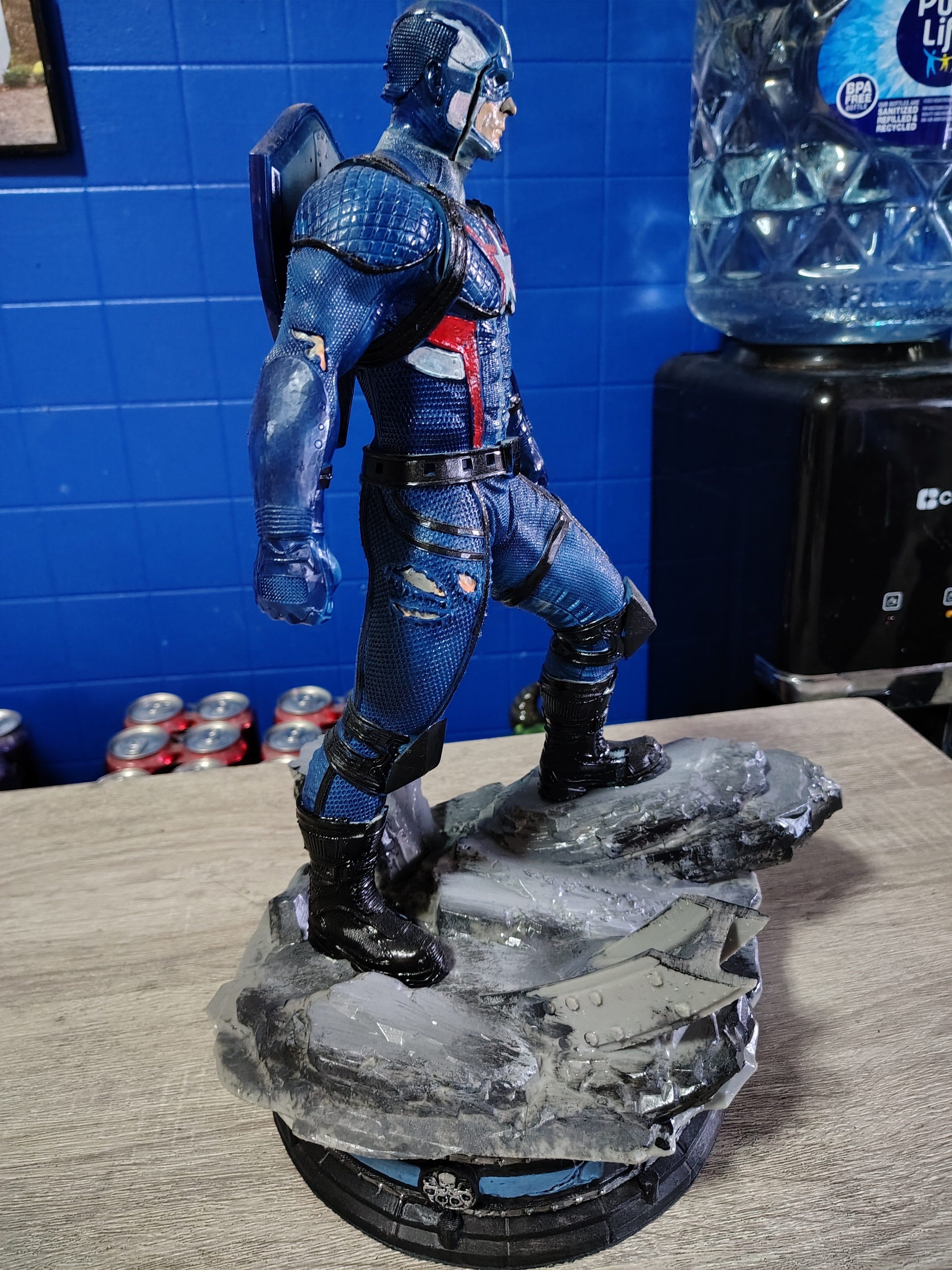 Captain America Figurine 15inches tall - photo 4