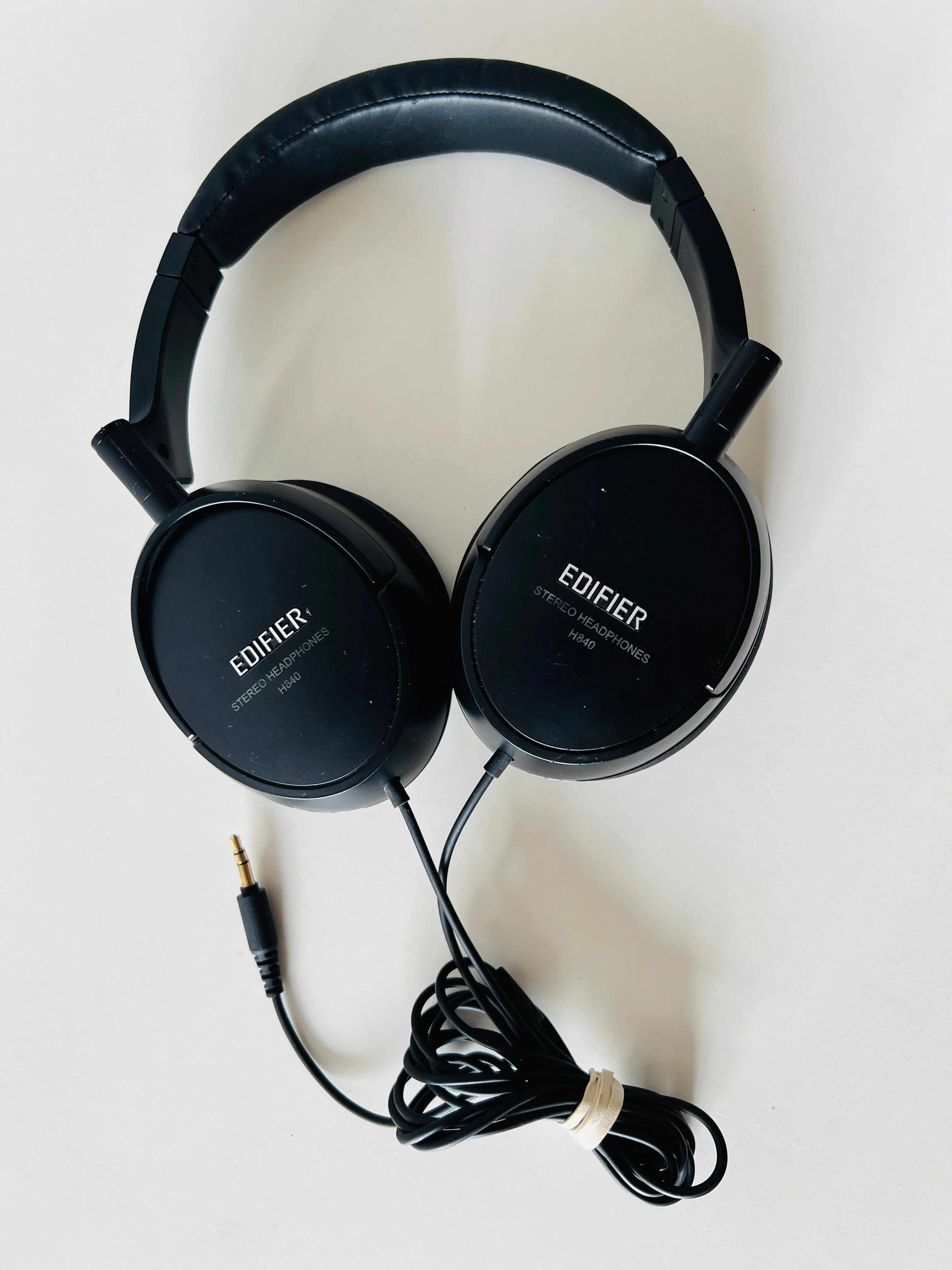 Edifier Headset for office use with inhand volume controls