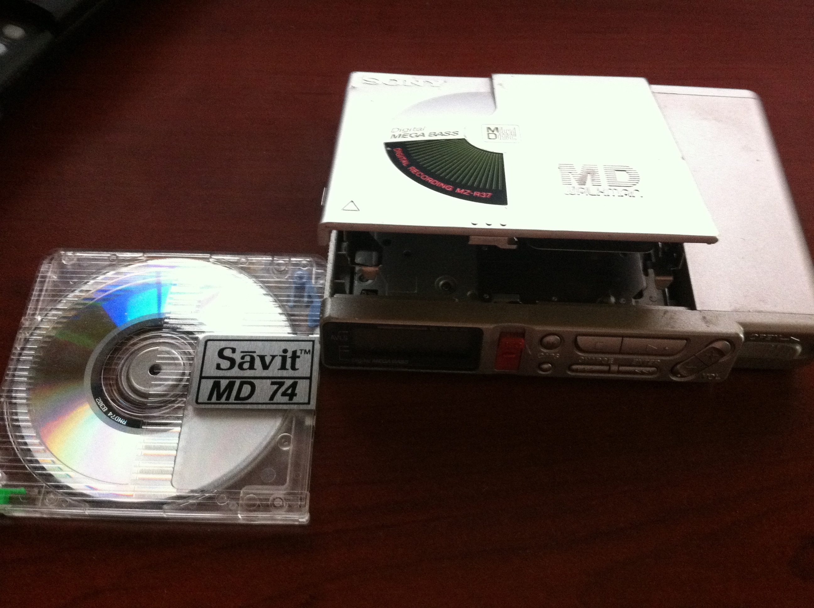 Sony MZ-R37 MiniDisc Walkman - photo 2