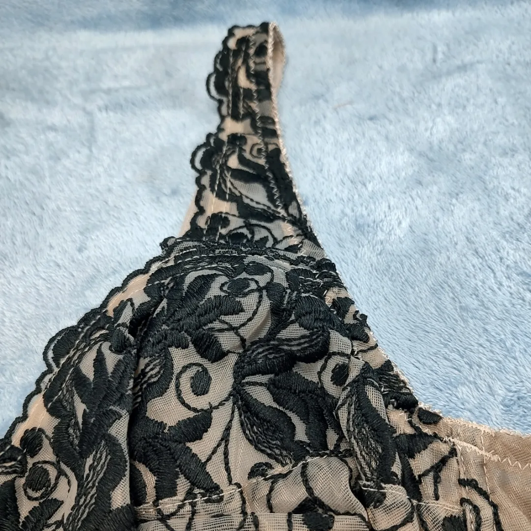 Amoureuse Embroidered Underwire 40B Bra image indicator(3)