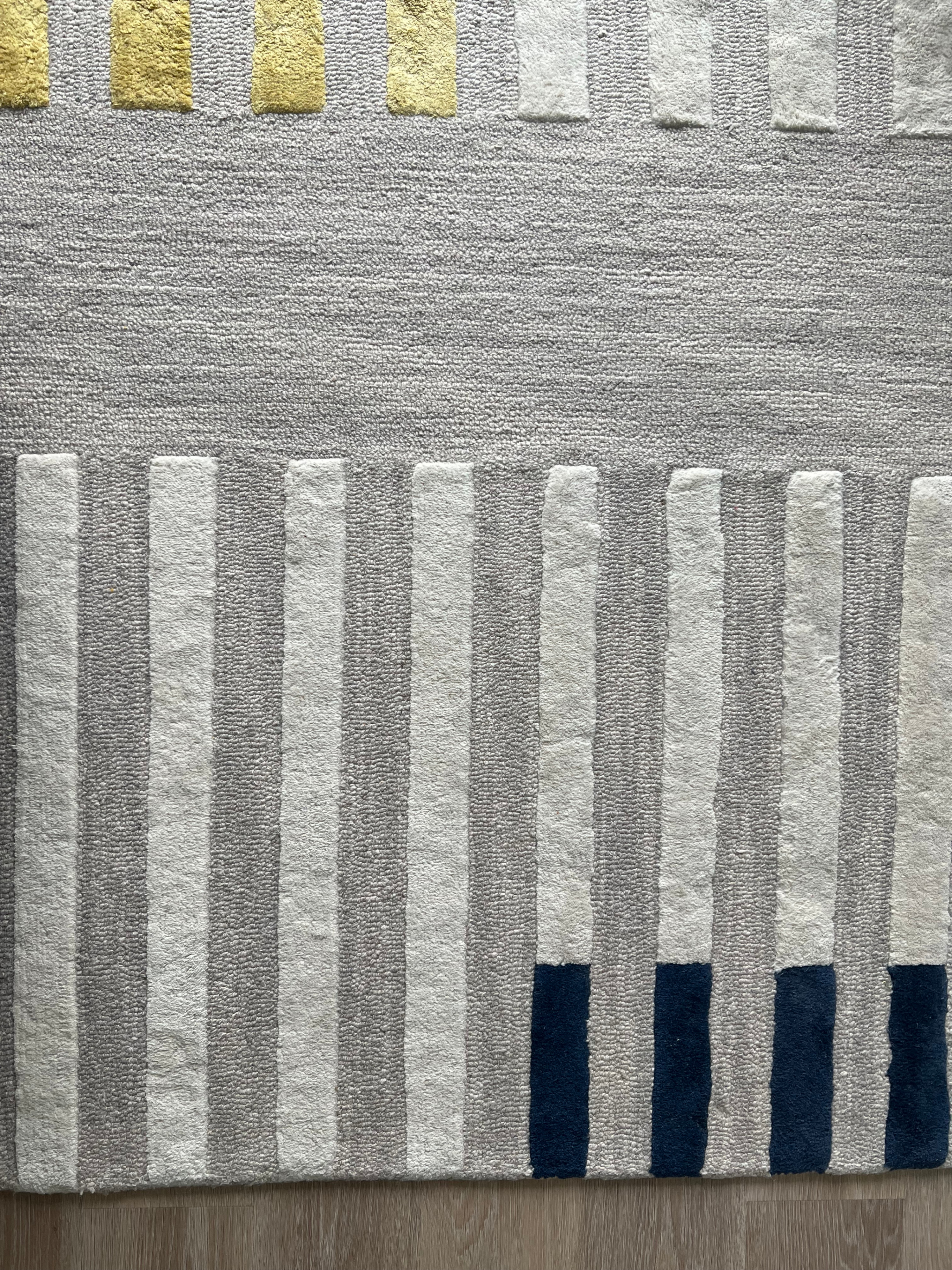 8x10 West Elm Wool Area Rug from Shoes off household - photo 3