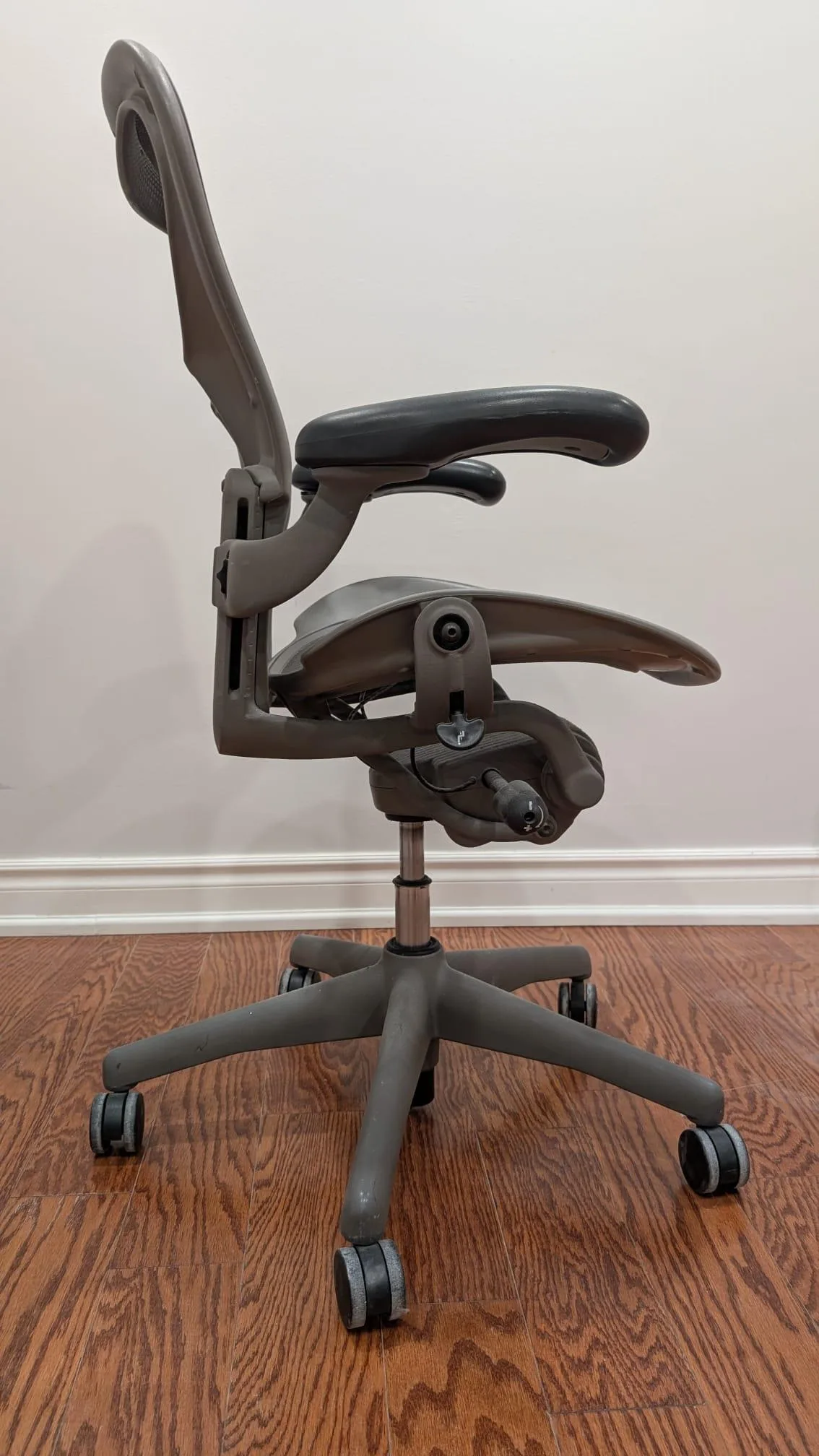 Herman Miller Aeron Office Chair - Graphite image indicator(3)