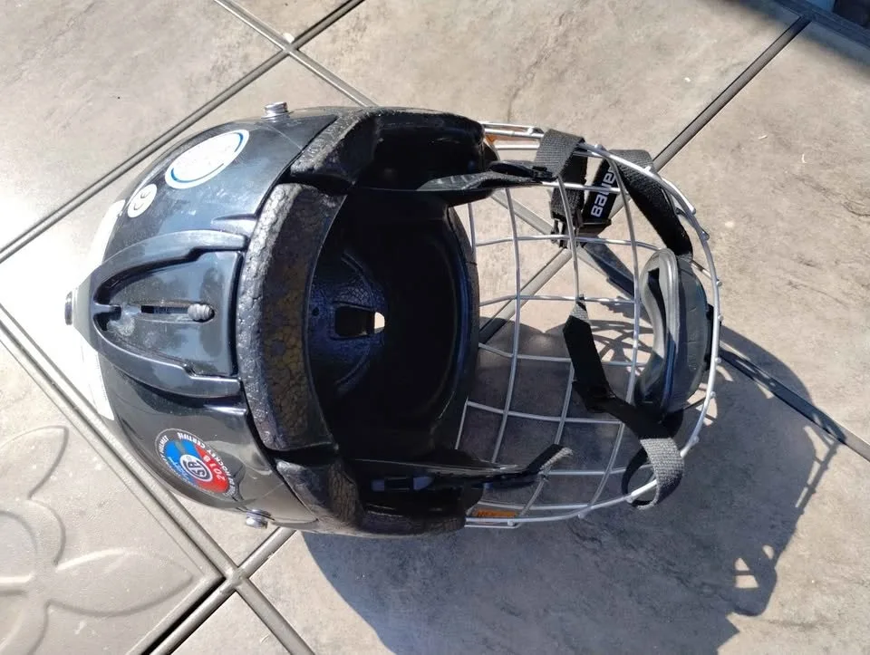 Black Bauer CCM 6-6 3/4 Hockey Helmet CCM      OTHER ADS!!! image indicator(3)