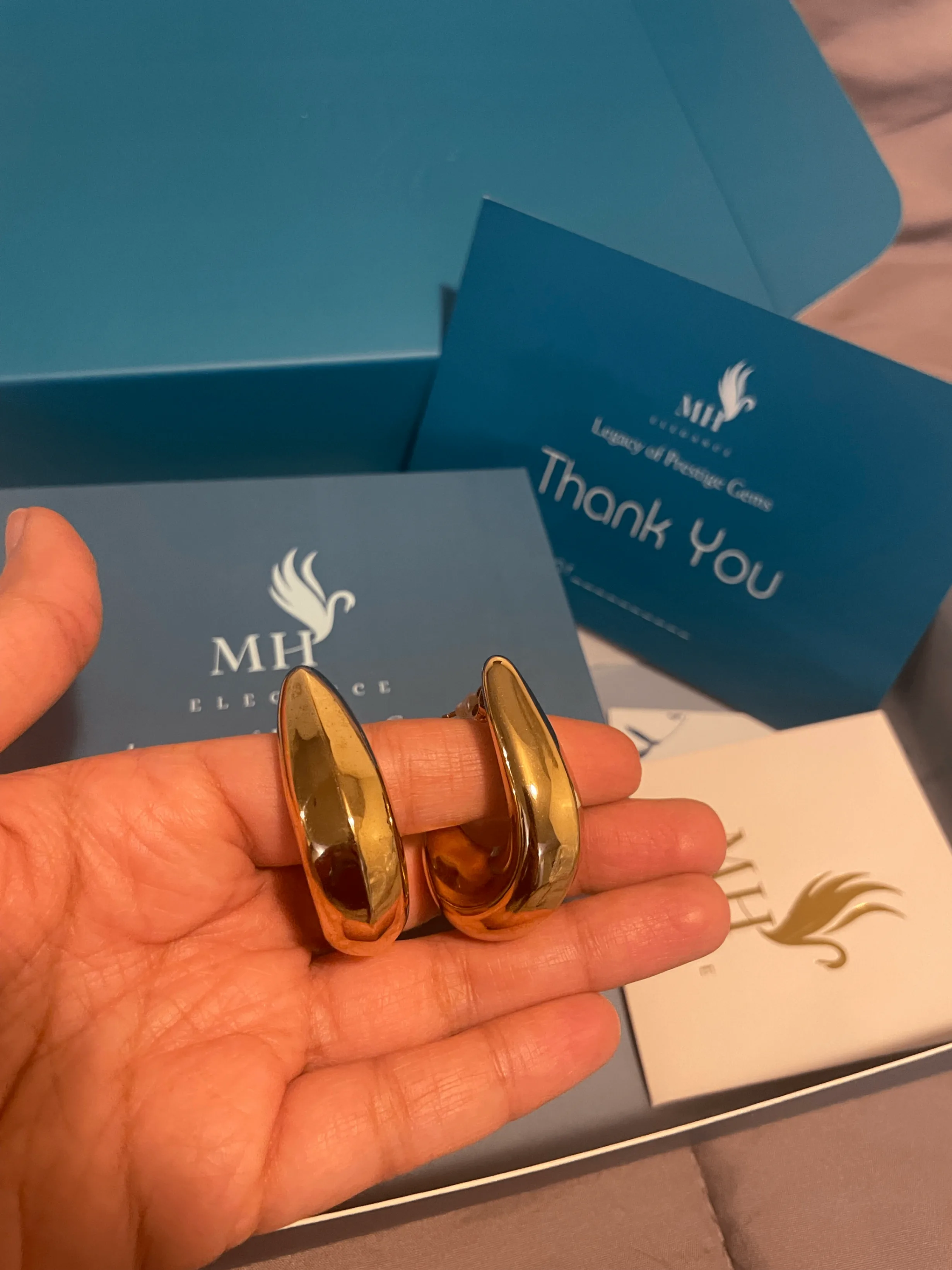 14k Gold plated Chunky Gold Hoop Earrings image indicator(3)