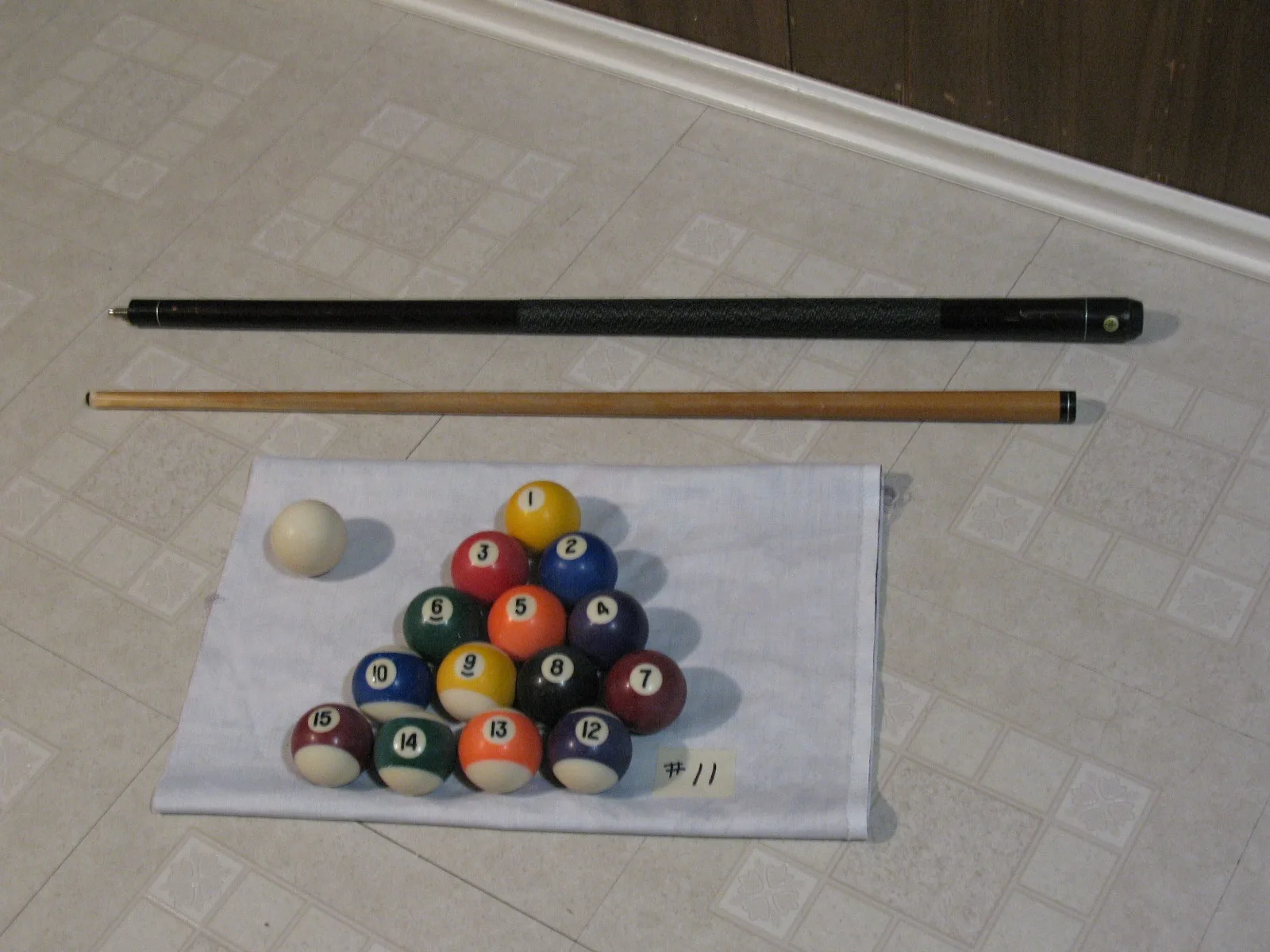 Billiard Balls and Cue image indicator(9)