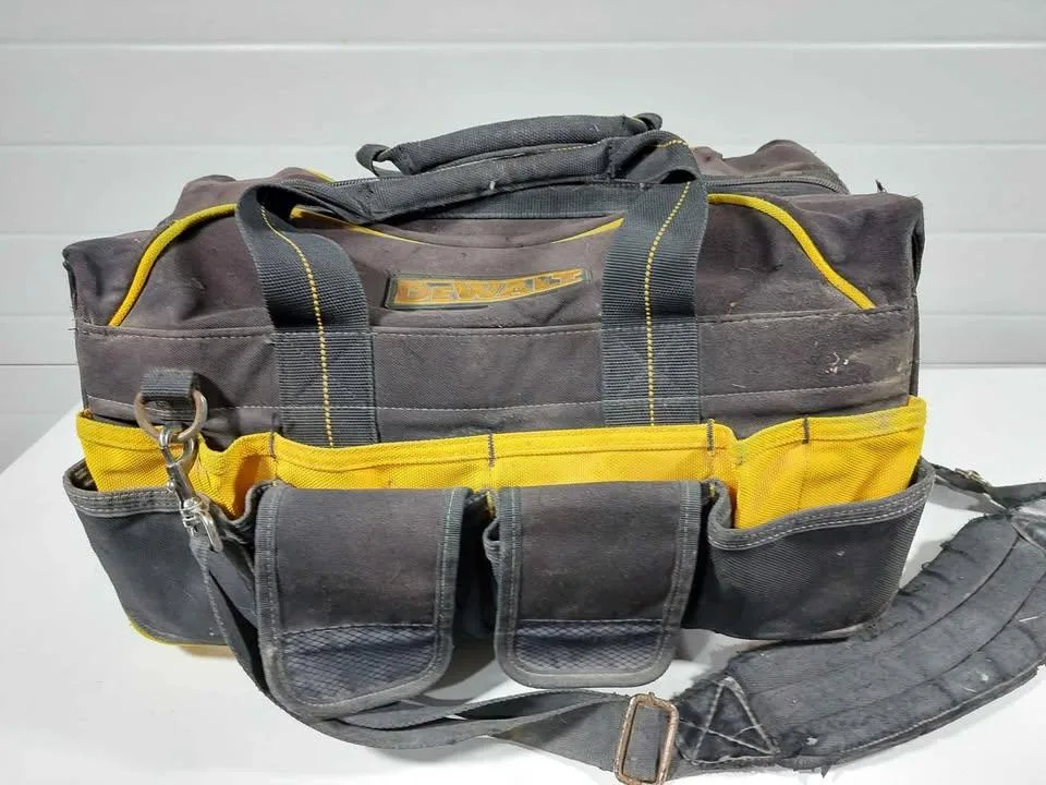 Heavy duty DeWalt tool bag image indicator(5)