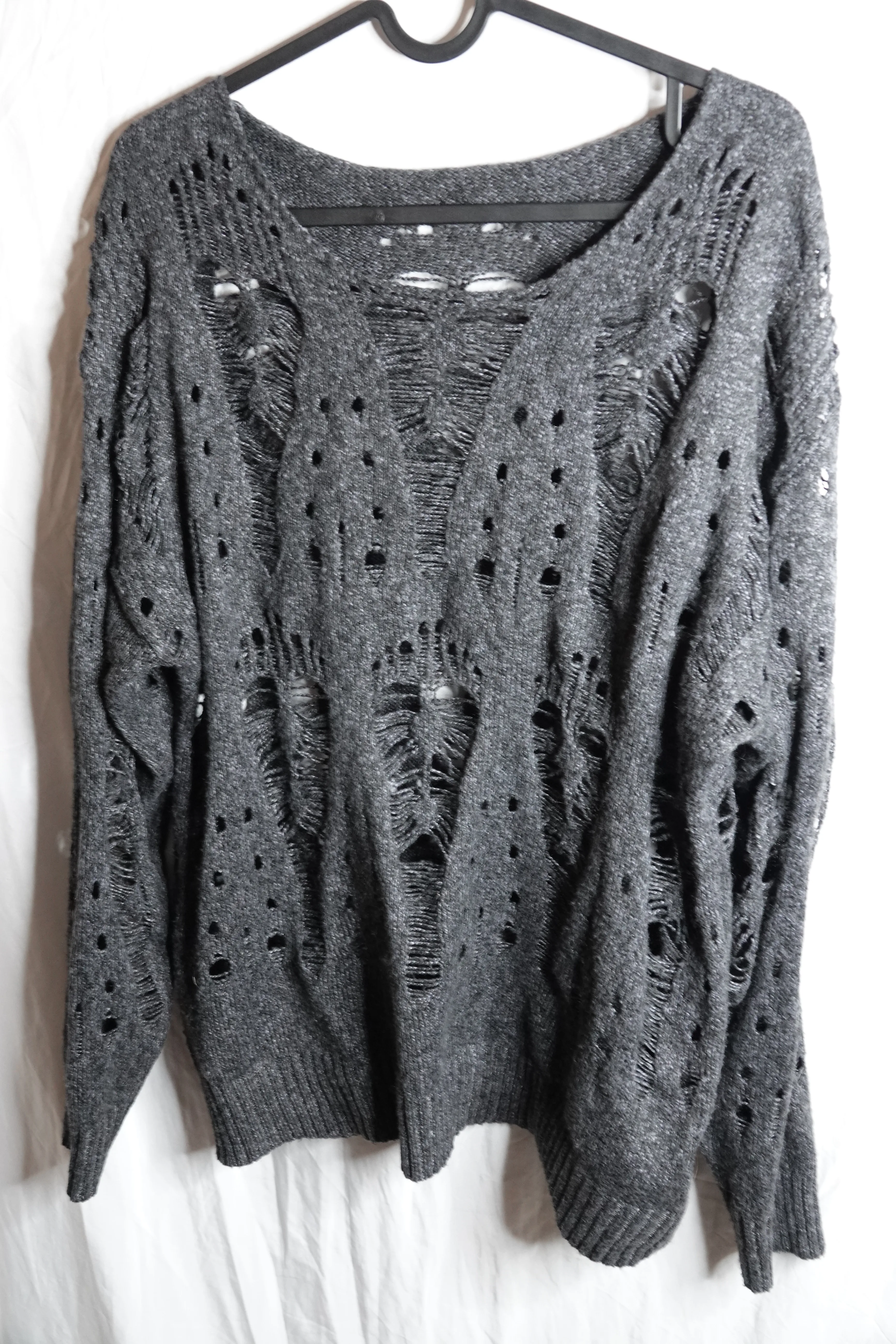 Manfinity Distressed Knit Sweater – Charcoal, M