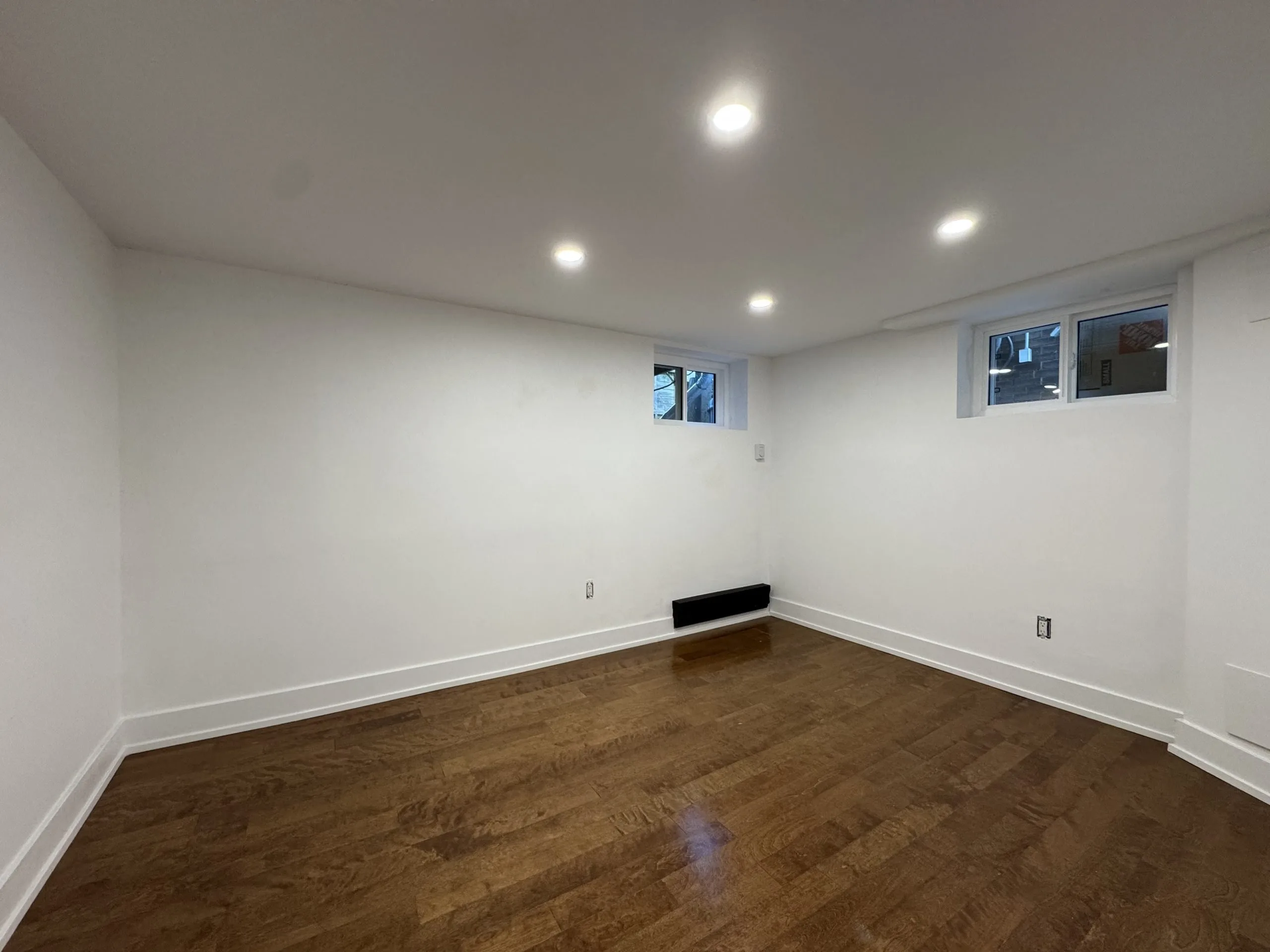 25 Firstbrooke Main/Lower - 2 Bedroom in the Upper Beaches! image indicator(7)