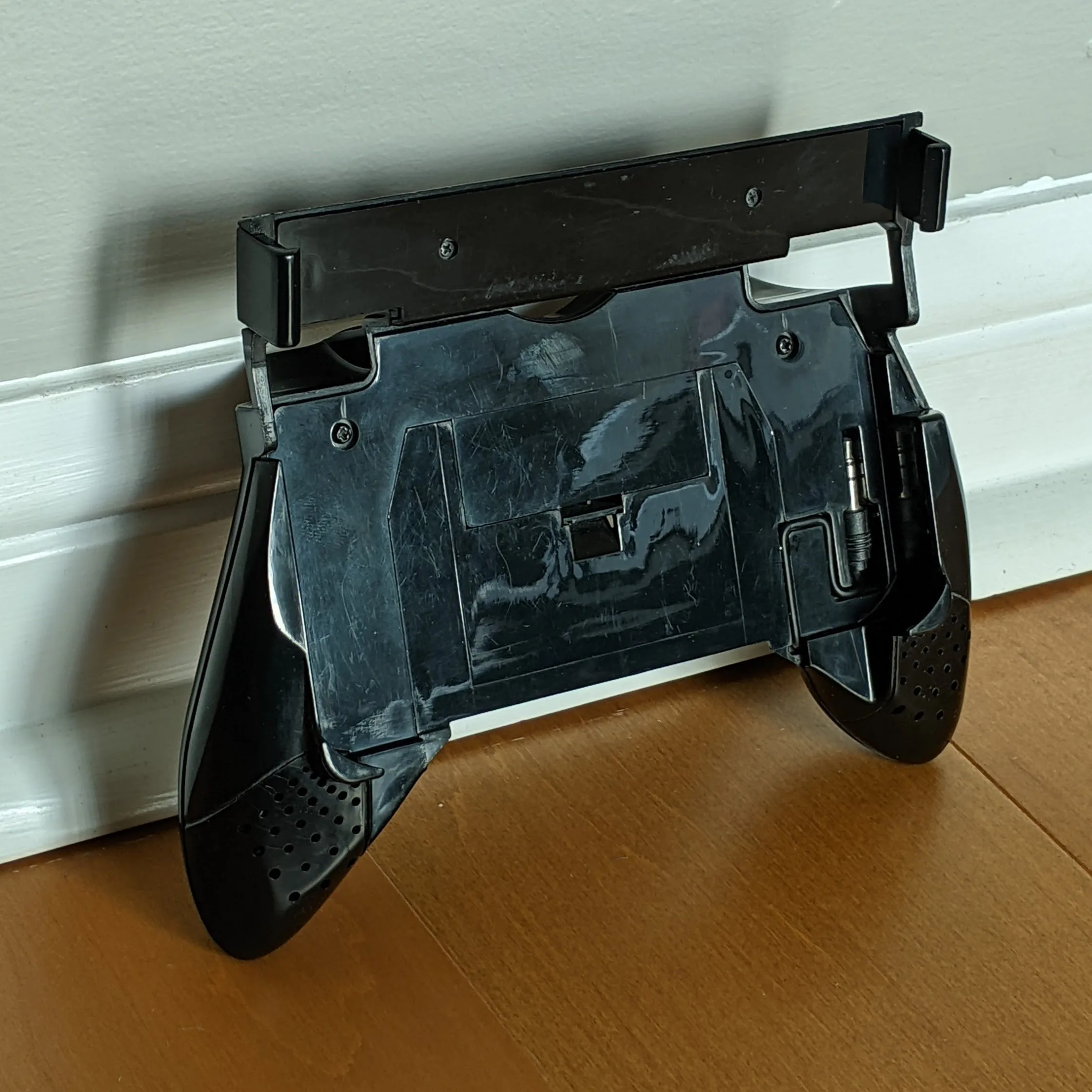 Stereo Ergonomic Hand Grip for Nintendo DS Lite image indicator(2)