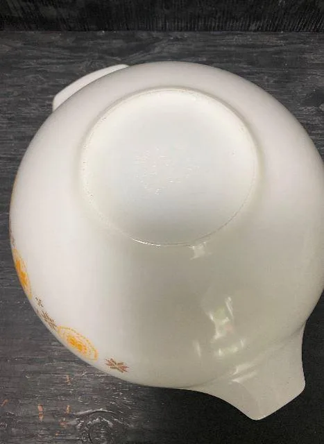Pyrex Town and Country 4 Quart Cinderella Mixing Bowl 444 image indicator(5)