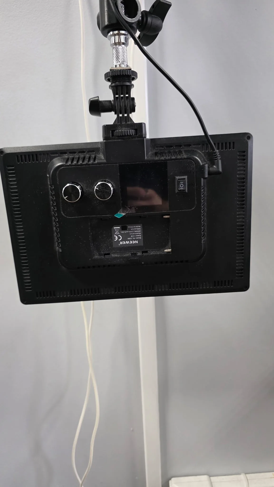 Flat Panel Lights + Wall-Mount Boom Arms image indicator(3)