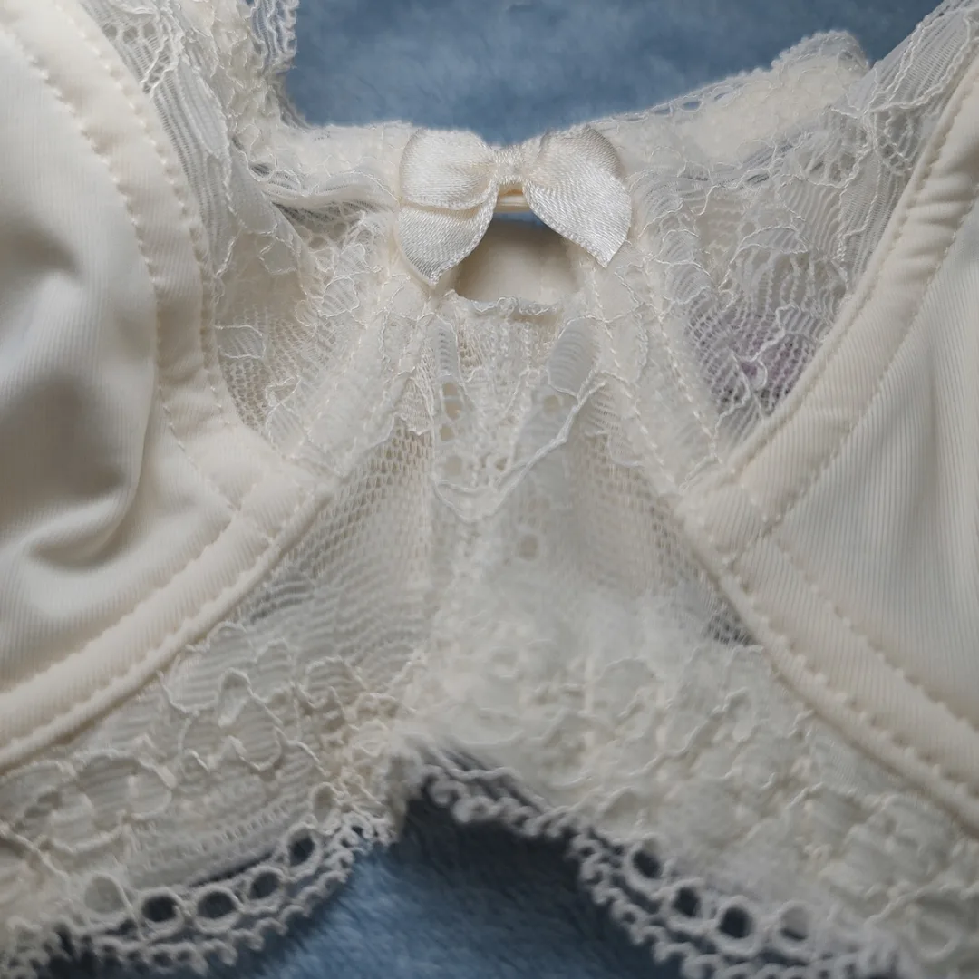 Amoureuse Lace-Trim Underwire, Ivory, 38C Bra image indicator(4)