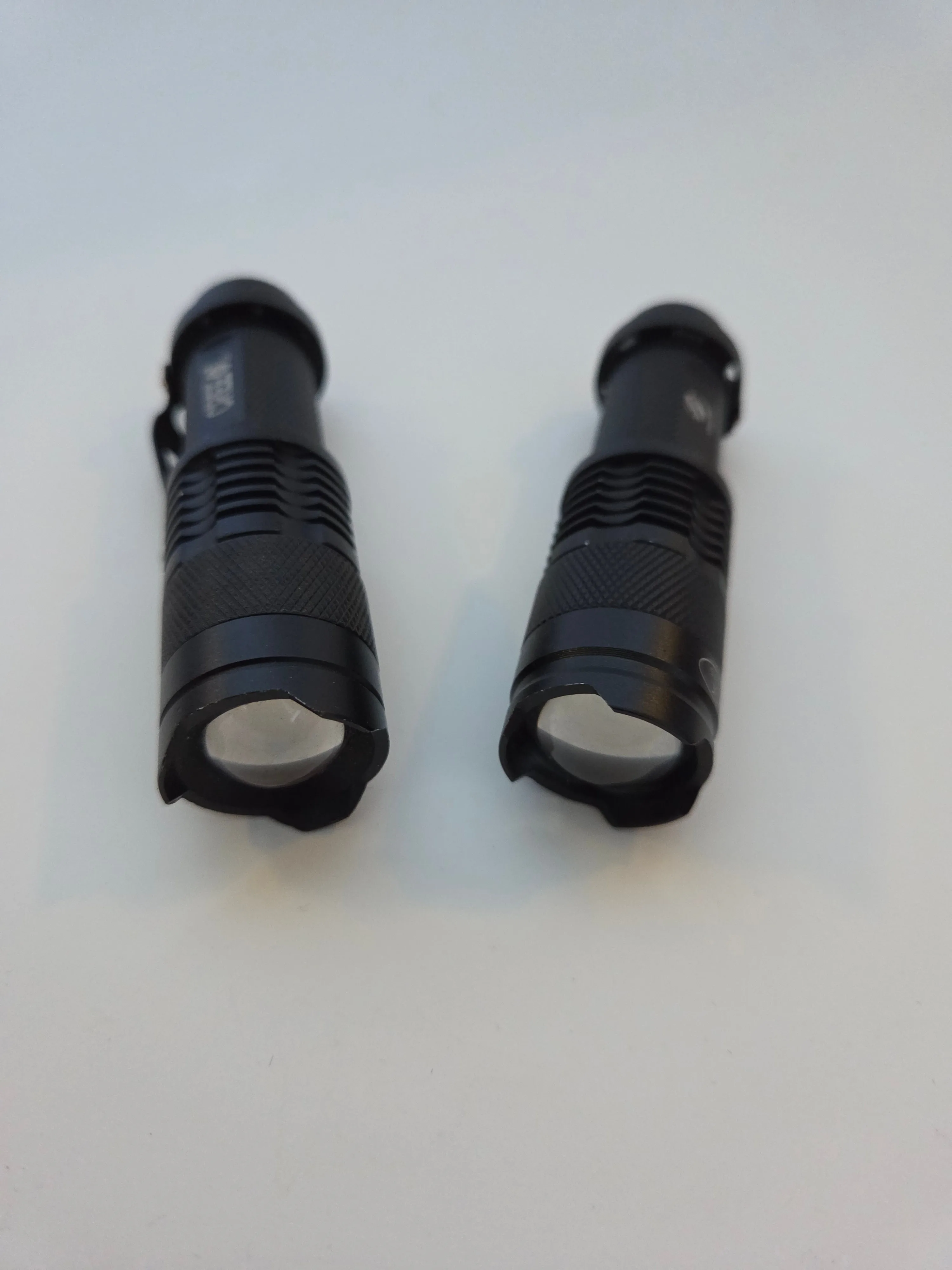 2x Compact Zoomable LED Flashlights Q5 Set image indicator(7)
