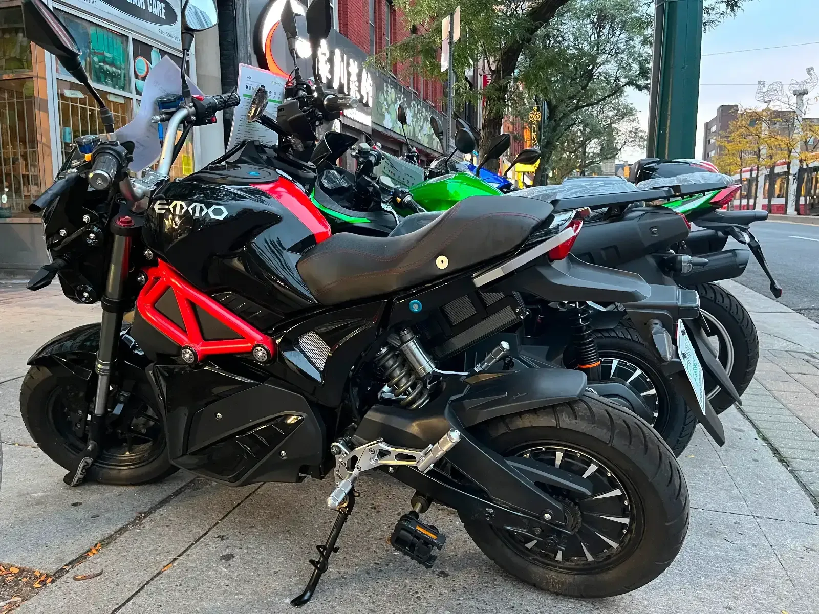 Emmo 72V Proton | Showroom Demo / As-New / Full Warranty image indicator(2)