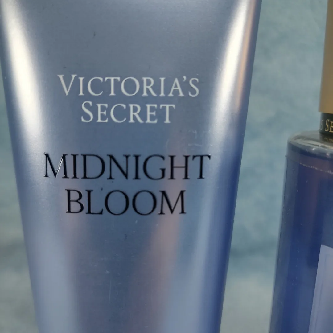 Victoria's Secret Midnight Bloom Set. image indicator(3)