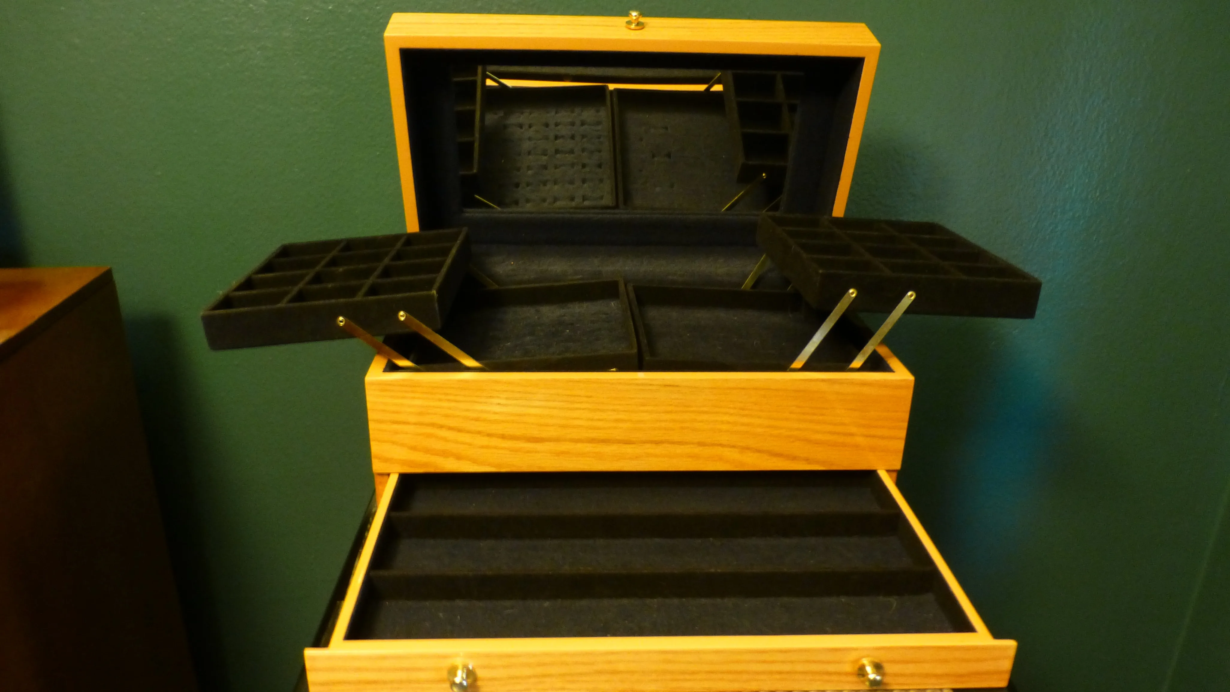 Jewelry Chest image indicator(6)