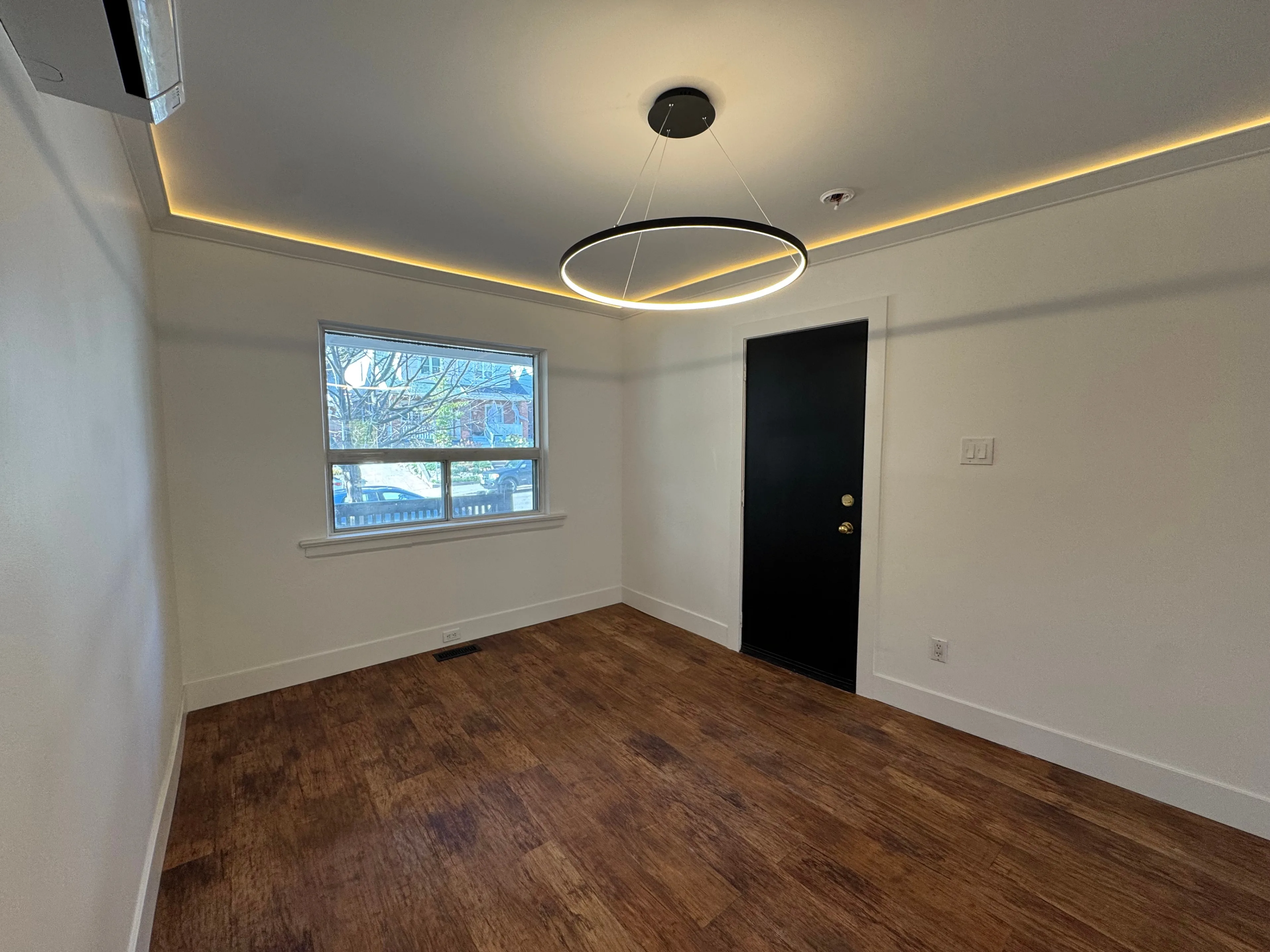 25 Firstbrooke Main/Lower - 2 Bedroom in the Upper Beaches! image indicator(3)