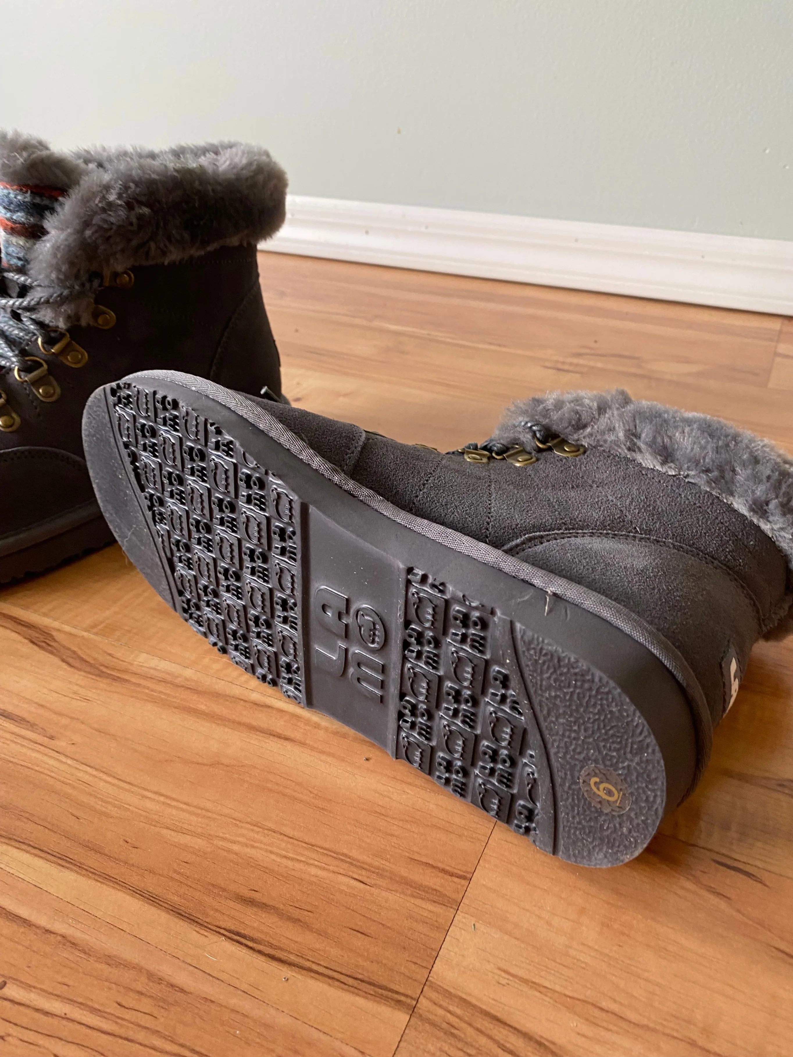 Suede Boots Size 6 image indicator(3)