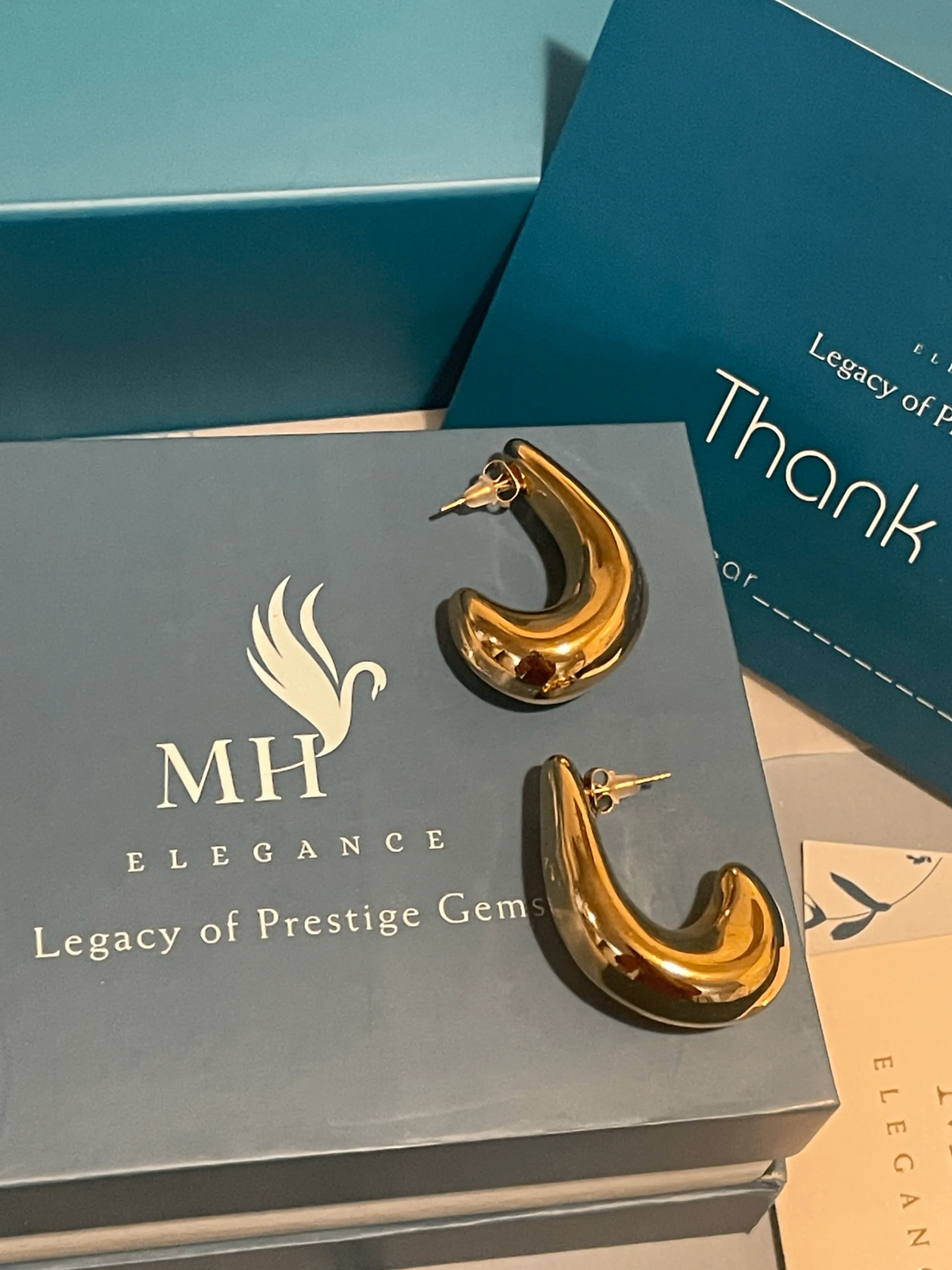 14k Gold plated Chunky Gold Hoop Earrings image indicator(6)