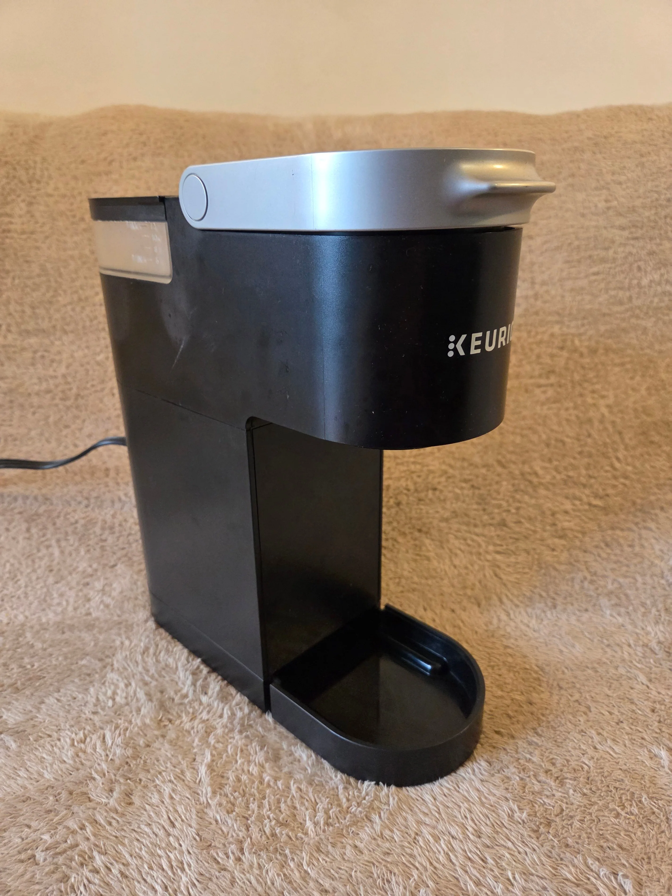 Keurig compact K-Cup coffee maker, black image indicator(6)