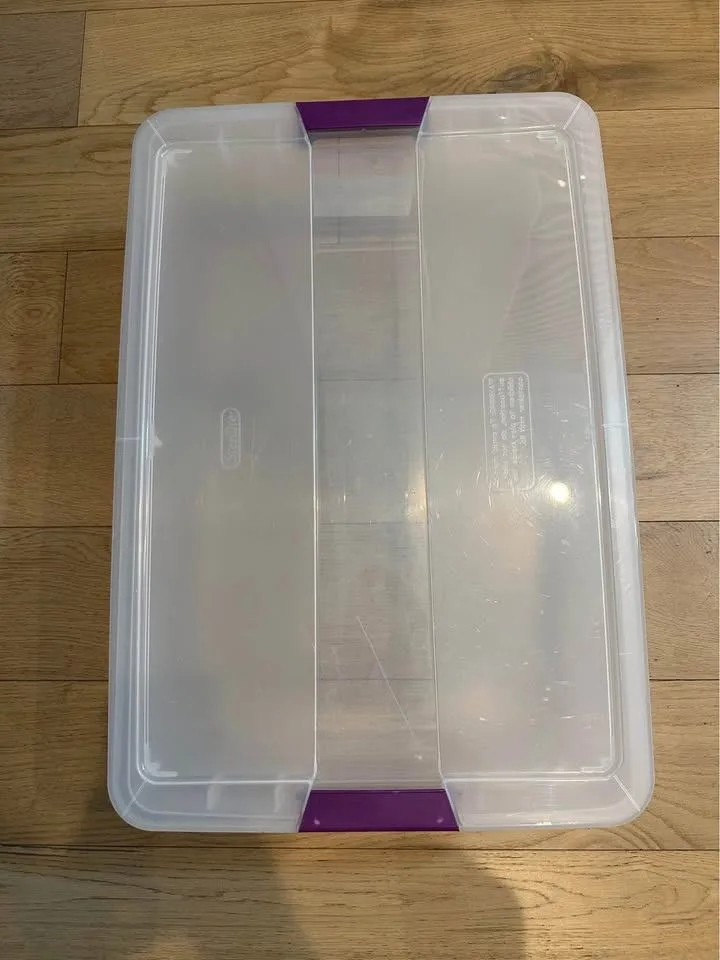 32qt Clear Storage Bin with Latches image indicator(2)