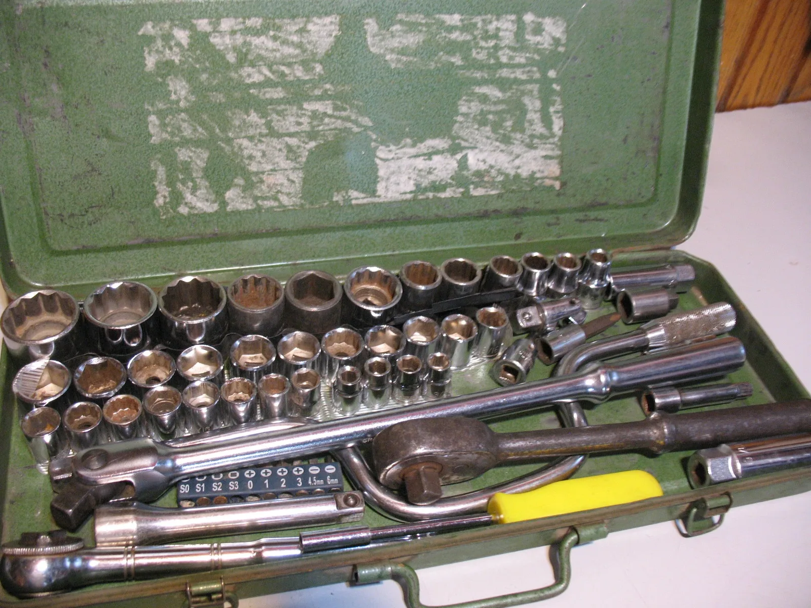 60 Piece Socket and Screwdriver Set image indicator(9)