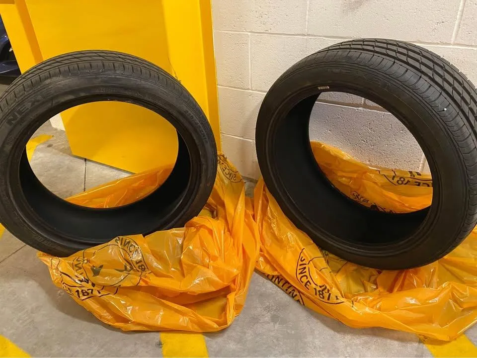 Nexen 215/45ZR18 Tire image indicator(5)