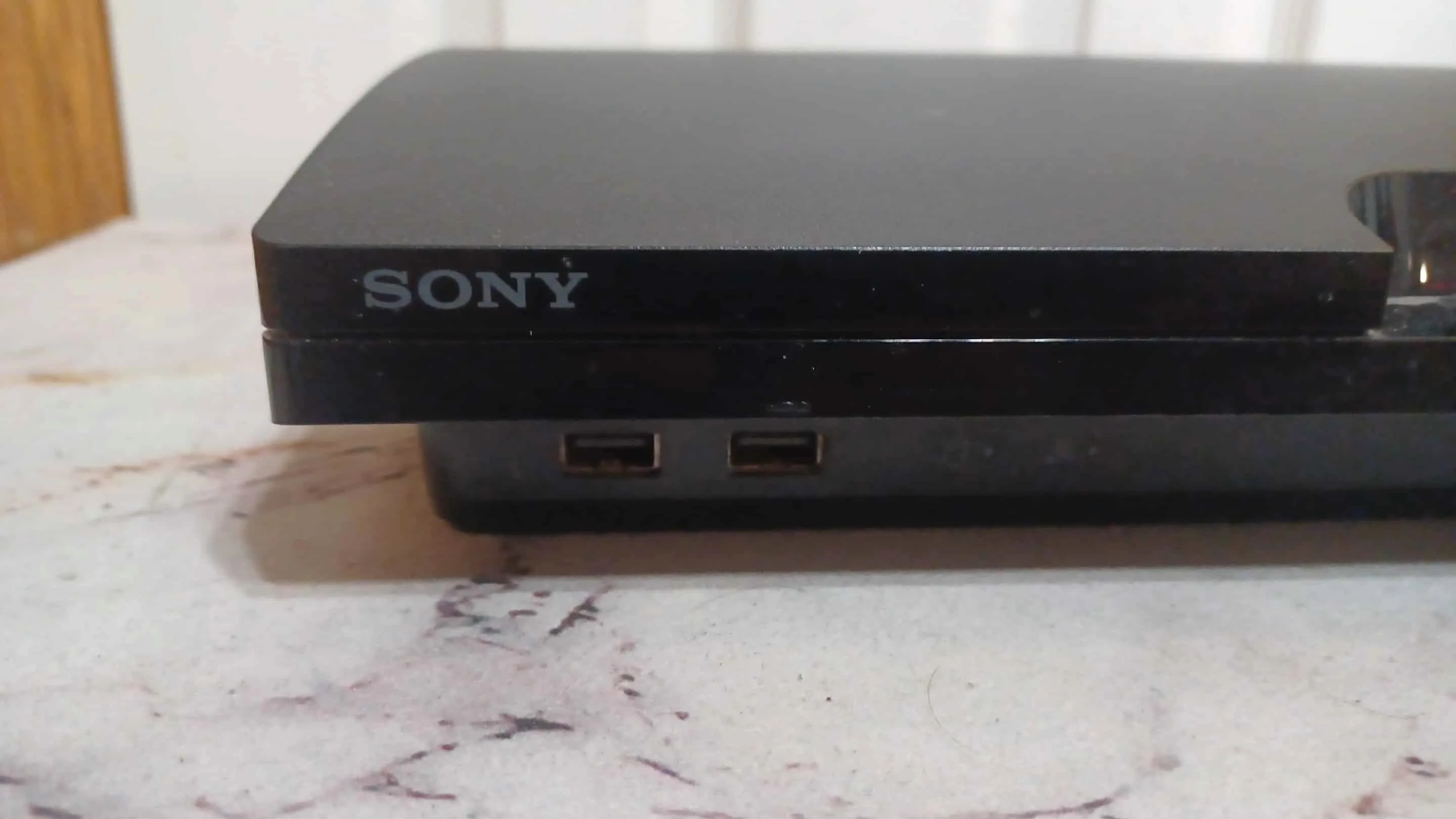 PS3 120 GB + Controller + Controller Charging Stand + All Cords image indicator(5)