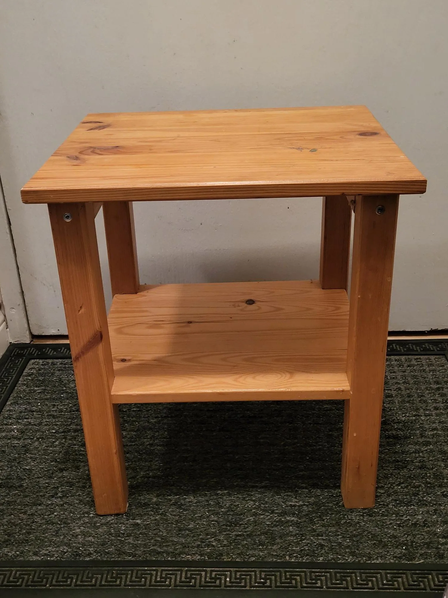 Small 2-level solid wood side table image indicator(2)