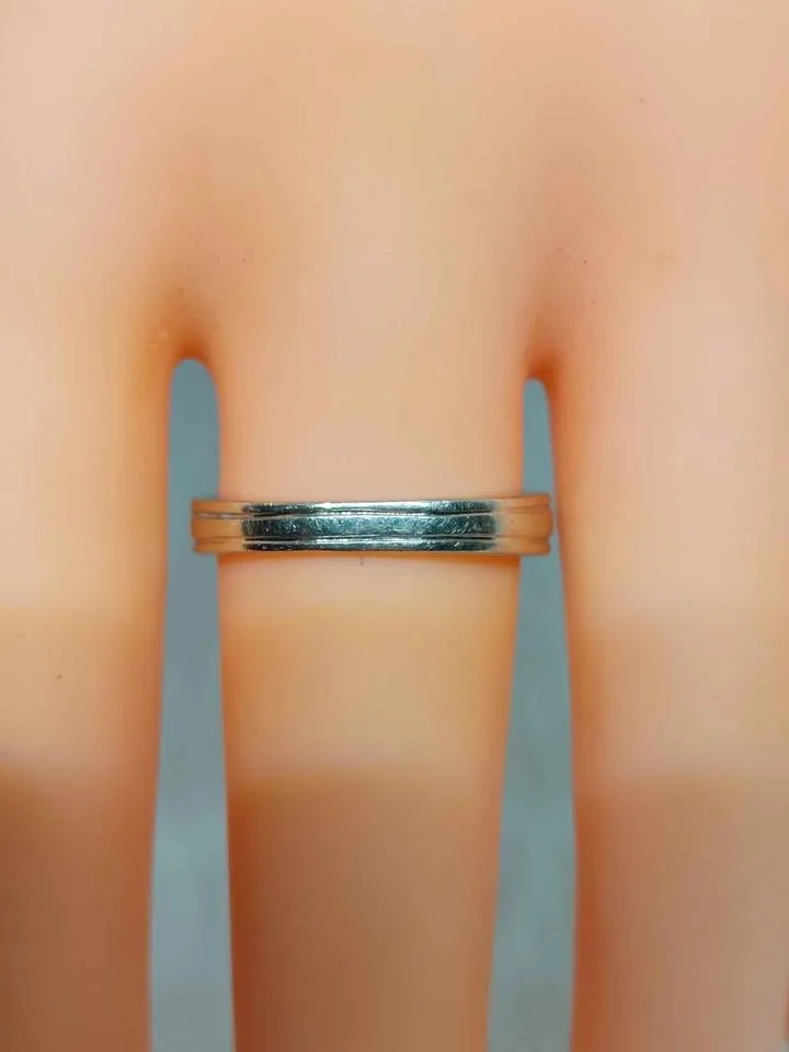 10K White Gold ring size 8 image indicator(6)
